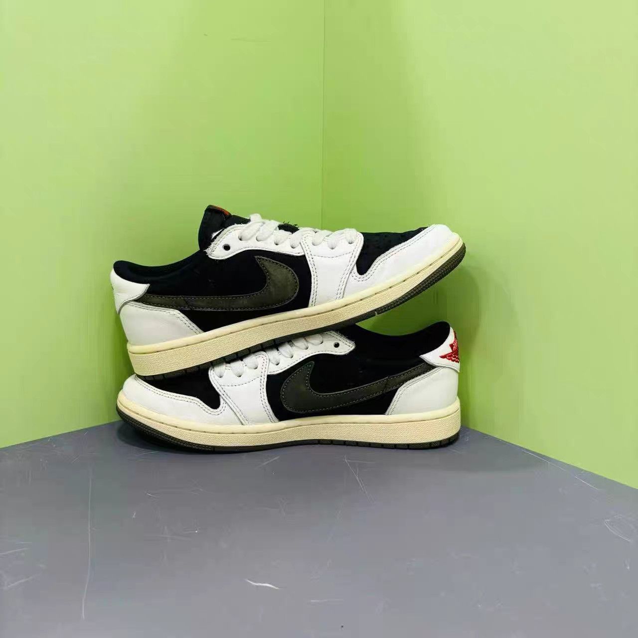 Jordan Brand Black Low-Top Sneakers Size 7 Size US 7 / EU 40 - 8 Thumbnail