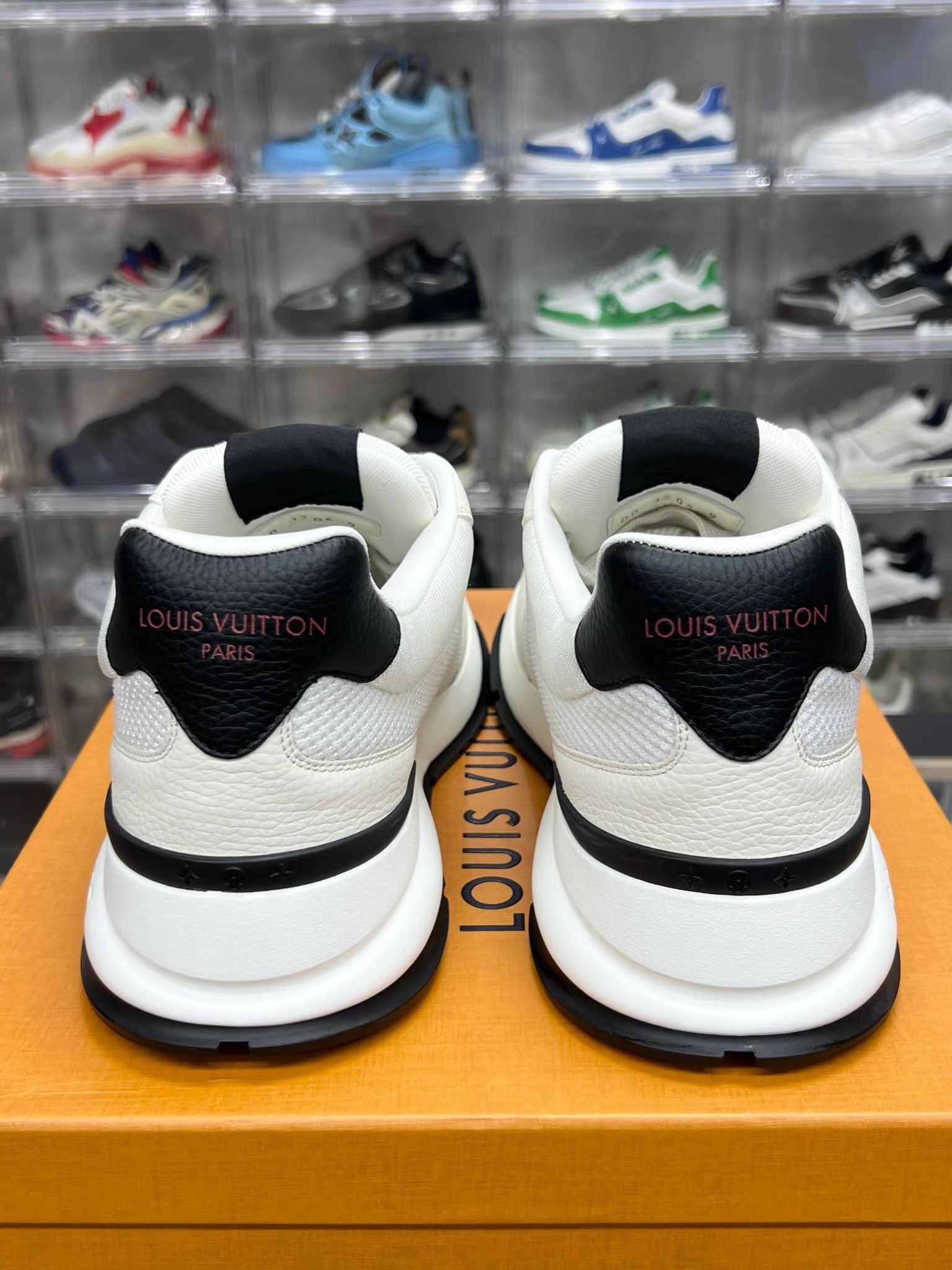 Louis Vuitton White Low-Top Sneakers Size 10 Size US 10 / EU 43 - 7 Thumbnail