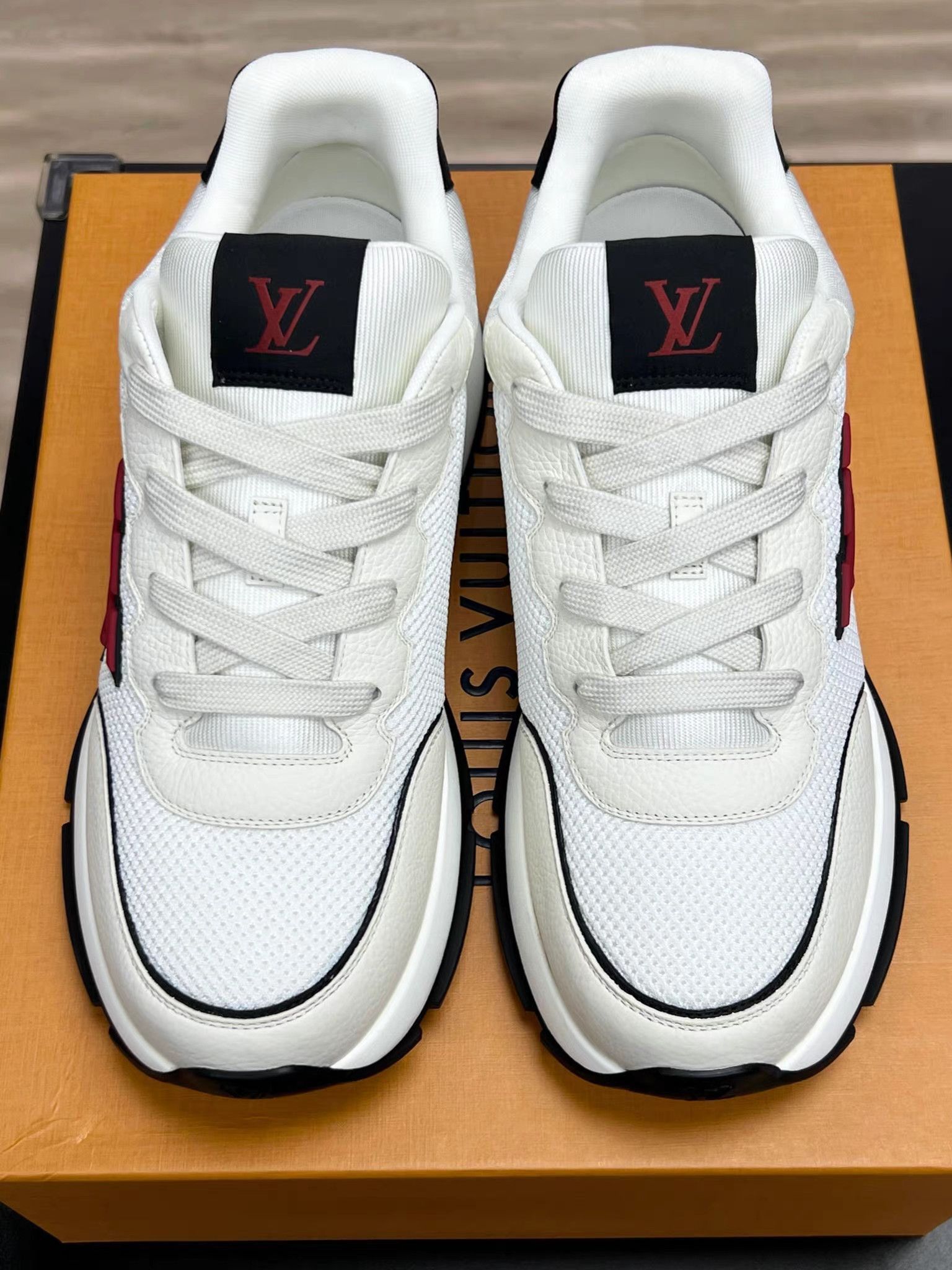 Louis Vuitton White Low-Top Sneakers Size 10 Size US 10 / EU 43 - 3 Thumbnail