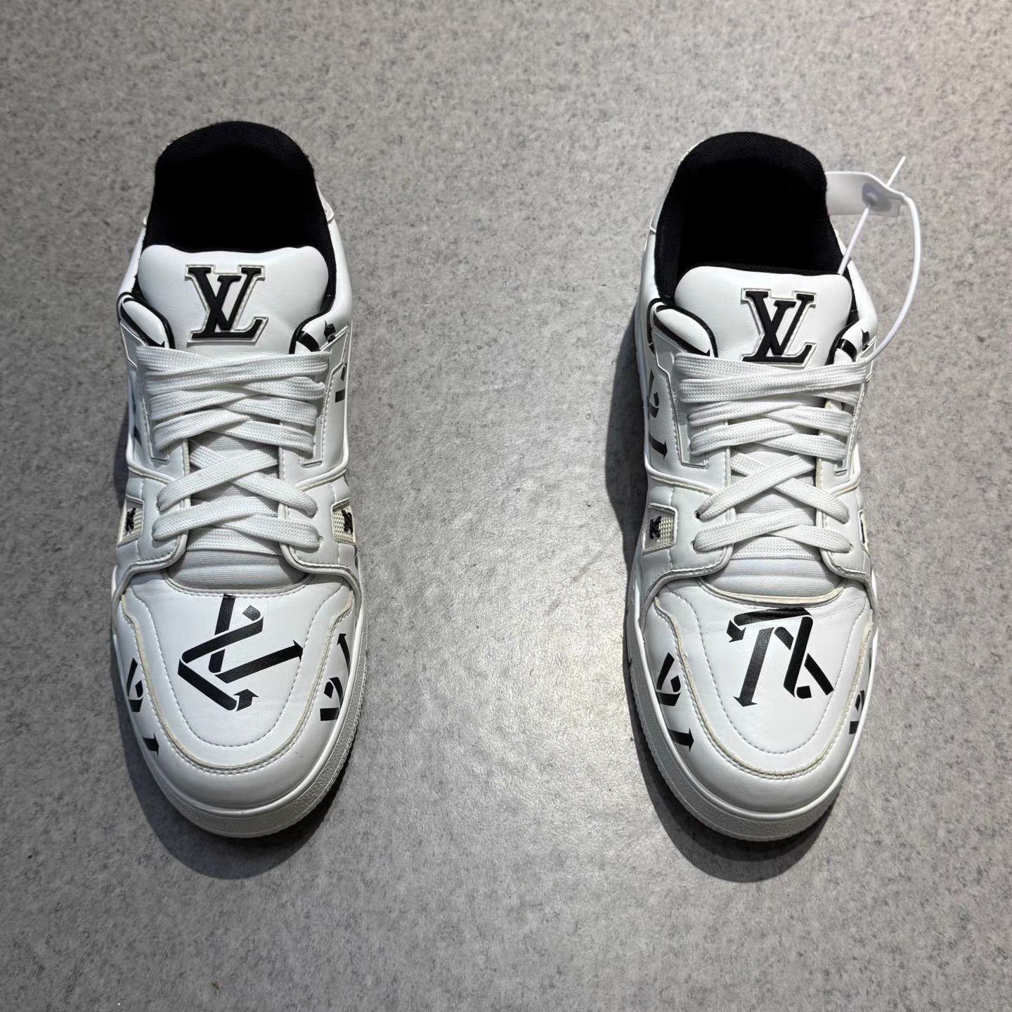 Louis Vuitton White Low-Top Sneakers with Black Pattern Size US 10 / EU 43 - 5 Thumbnail