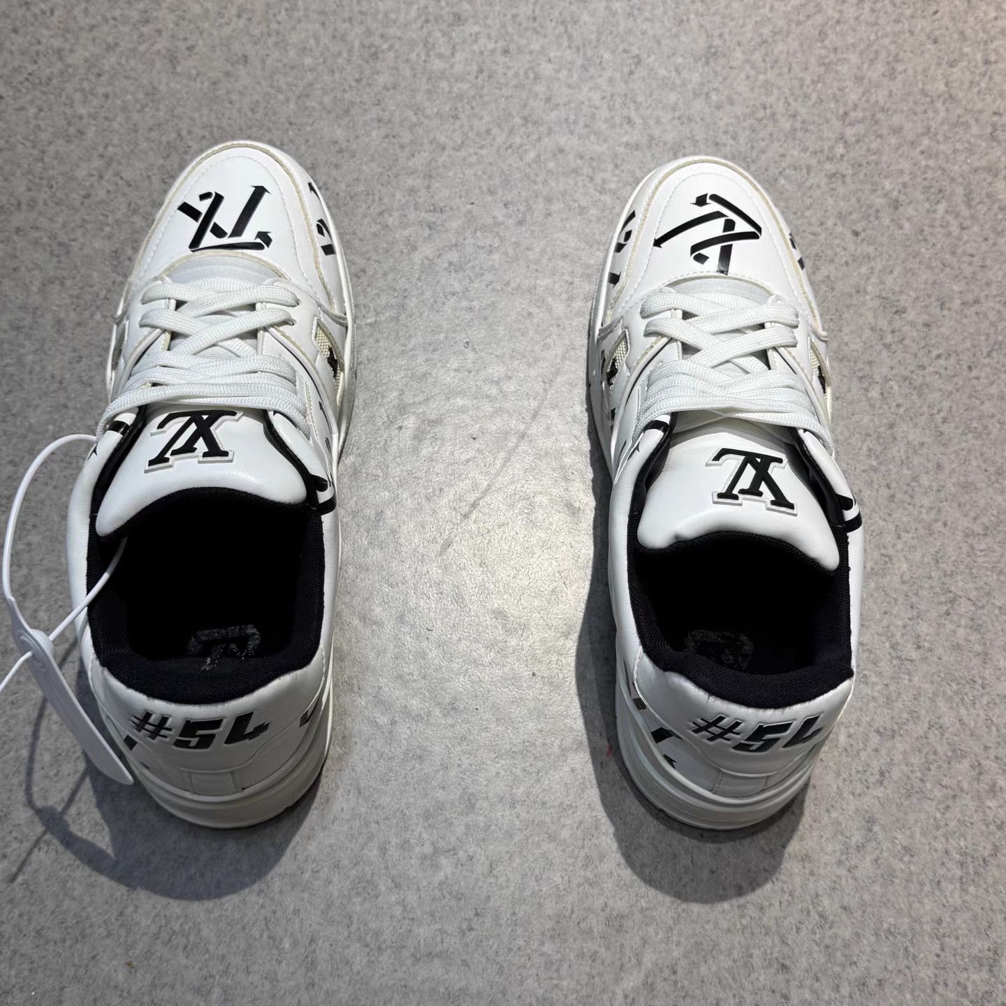 Louis Vuitton White Low-Top Sneakers with Black Pattern Size US 10 / EU 43 - 8 Thumbnail