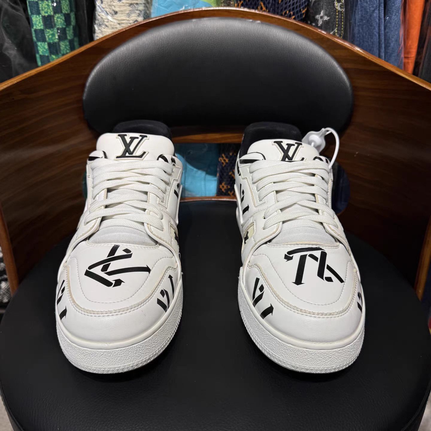 Louis Vuitton White Low-Top Sneakers with Black Pattern Size US 10 / EU 43 - 2 Thumbnail