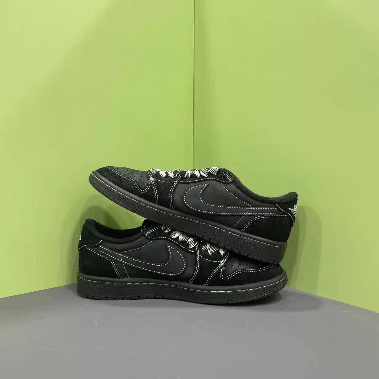 Jordan Brand Black Low-Top Sneakers Size 6 Size US 6 / EU 39 - 3 Thumbnail