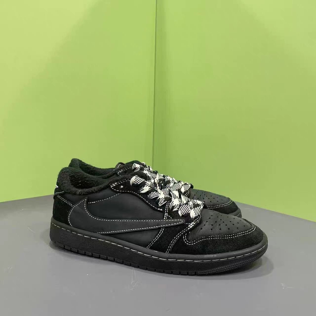 Jordan Brand Black Low-Top Sneakers Size 6 Size US 6 / EU 39 - 4 Thumbnail