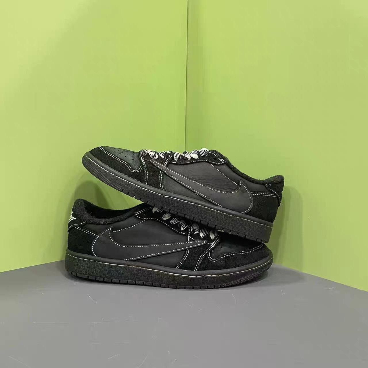 Jordan Brand Black Low-Top Sneakers Size 6 Size US 6 / EU 39 - 5 Thumbnail