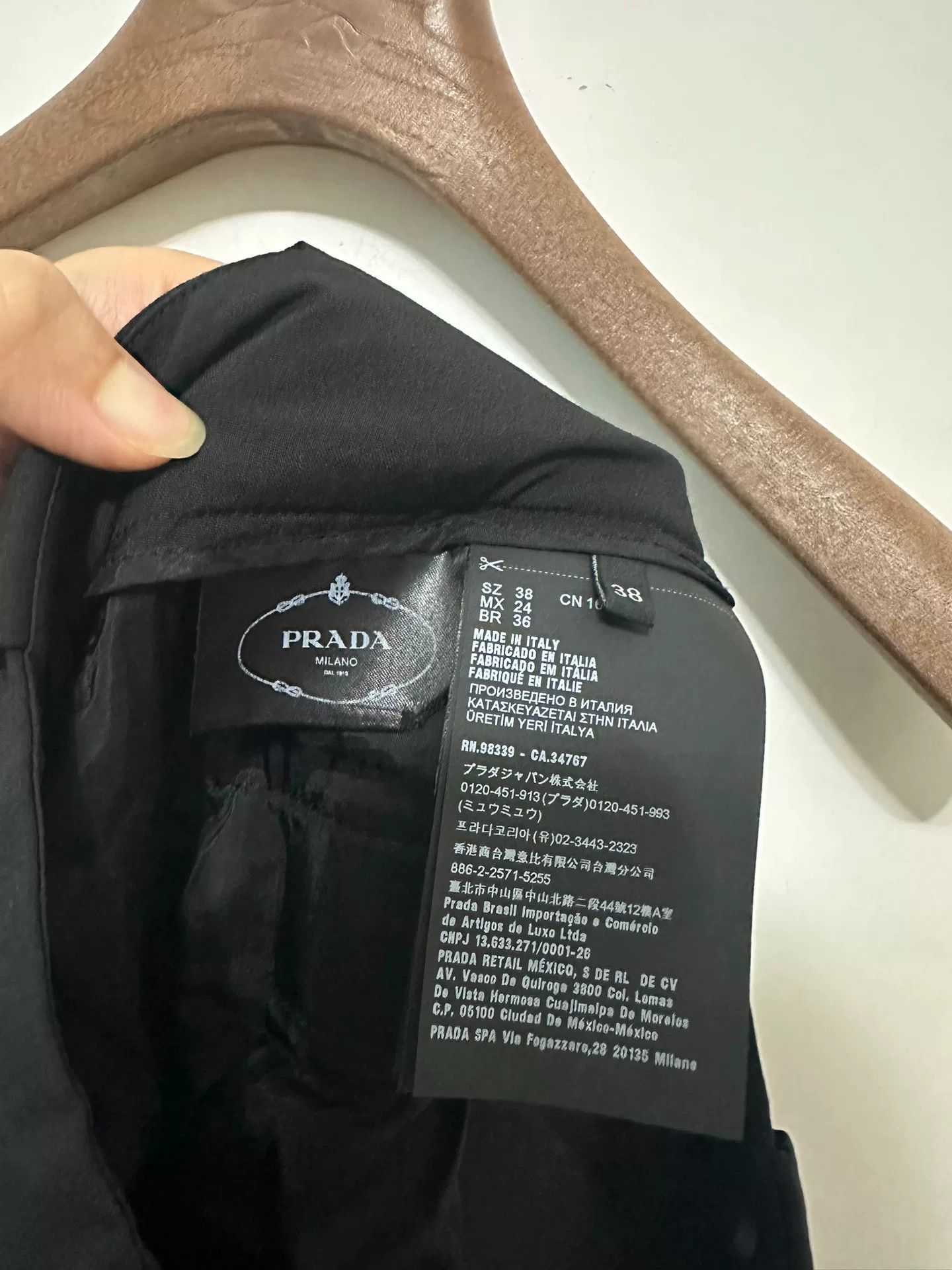 Prada Prada Triangle Logo Cargo Shorts Size US 38 / EU 54 - 4 Thumbnail