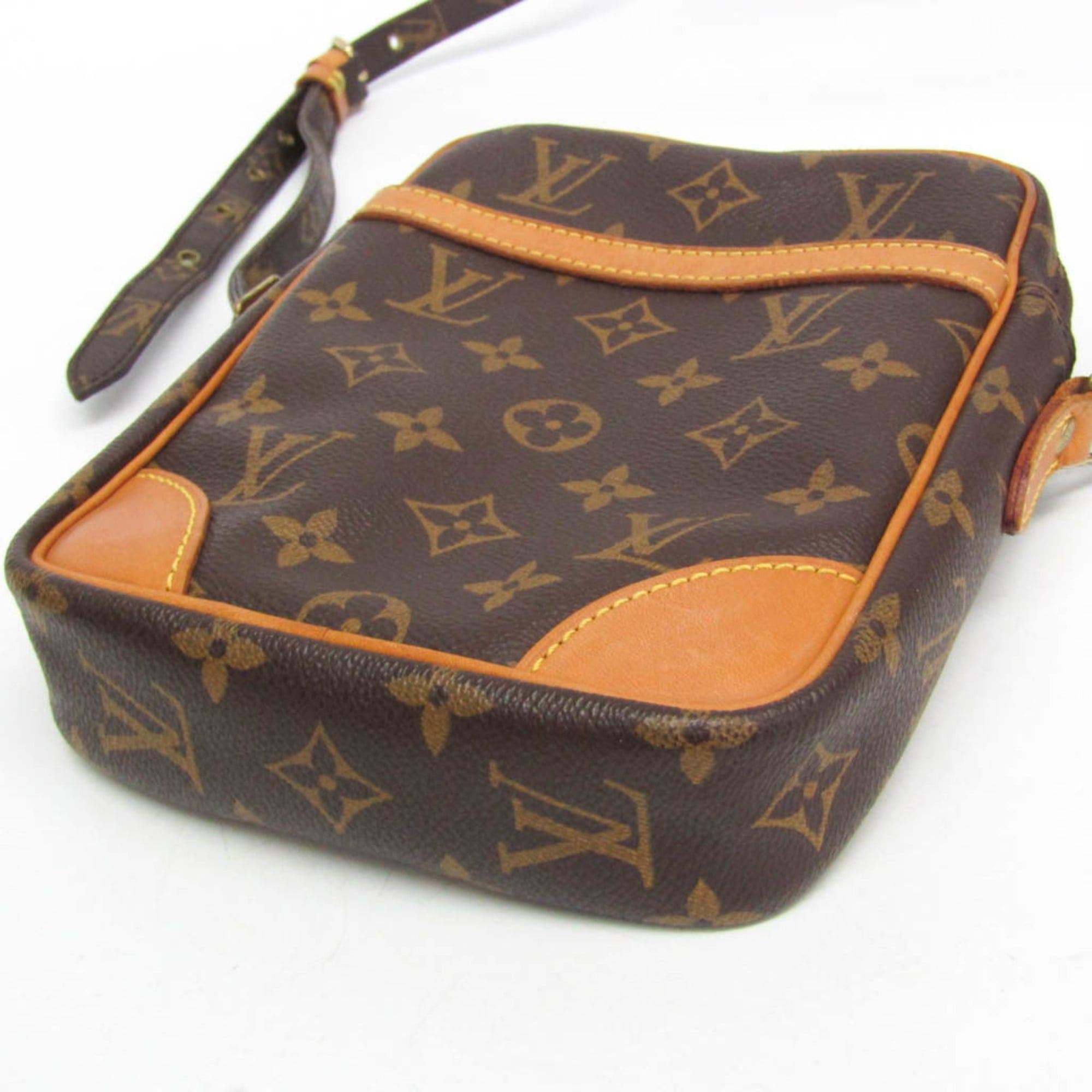 Louis Vuitton Louis Vuitton Monogram Danube M45266 Women's Shoulder Bag Monogram Size ONE SIZE - 4 Thumbnail