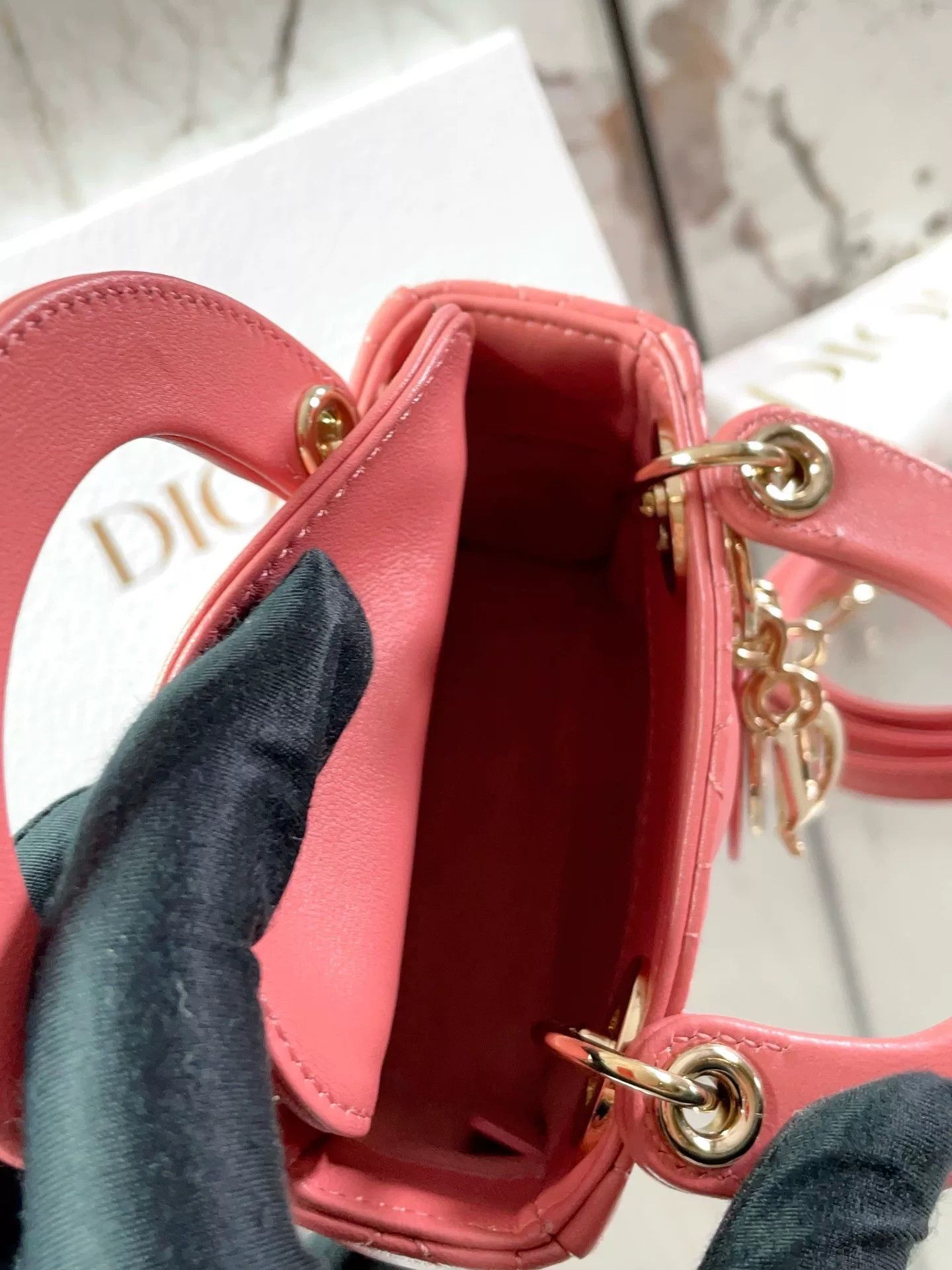 Dior Pre-loved Bag Very good condition Size ONE SIZE - 9 Thumbnail