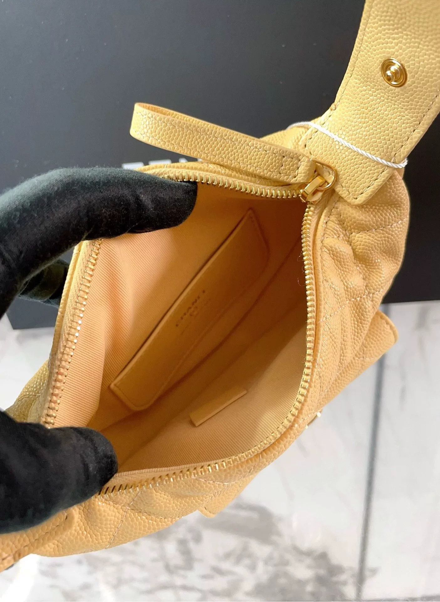 Chanel Pre-loved Bag Very good condition Size ONE SIZE - 9 Thumbnail