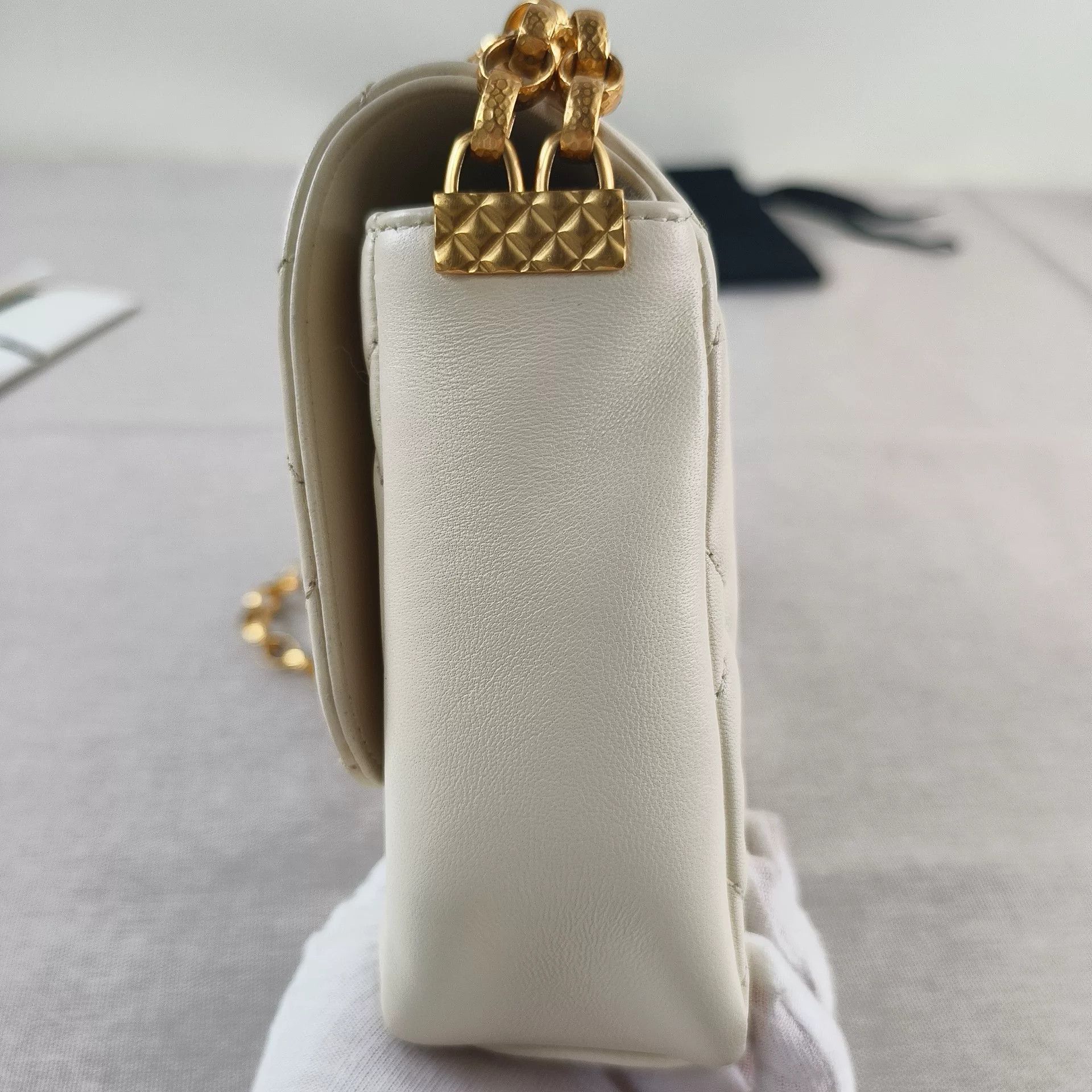 Chanel Pre-loved Bag Very good condition Size ONE SIZE - 8 Thumbnail