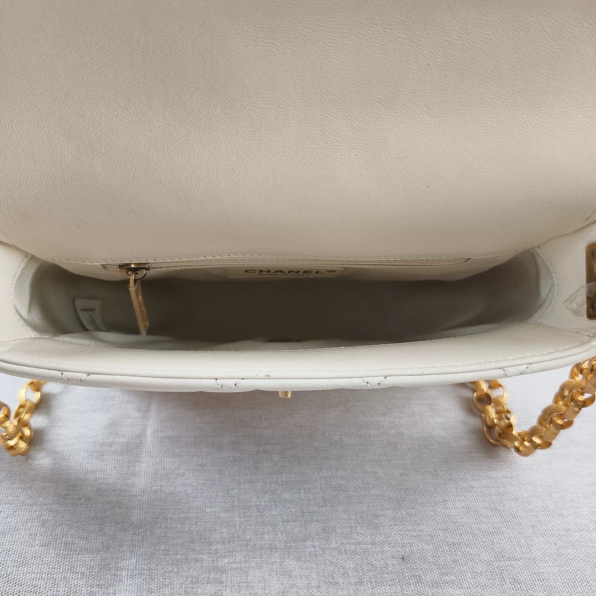 Chanel Pre-loved Bag Very good condition Size ONE SIZE - 2 Thumbnail