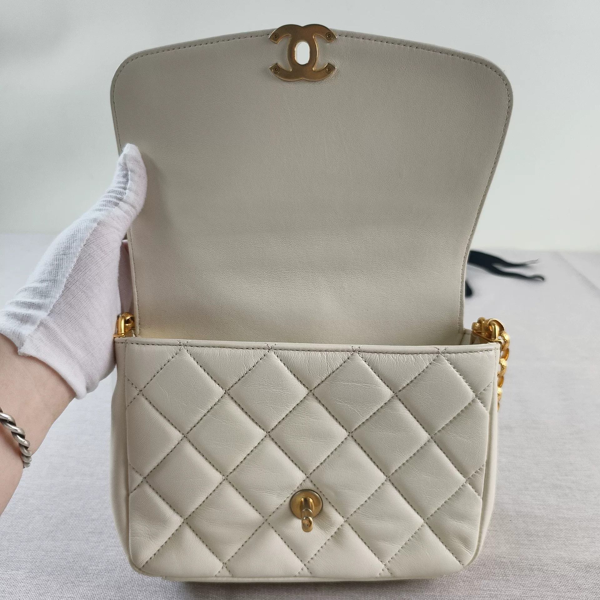Chanel Pre-loved Bag Very good condition Size ONE SIZE - 3 Thumbnail