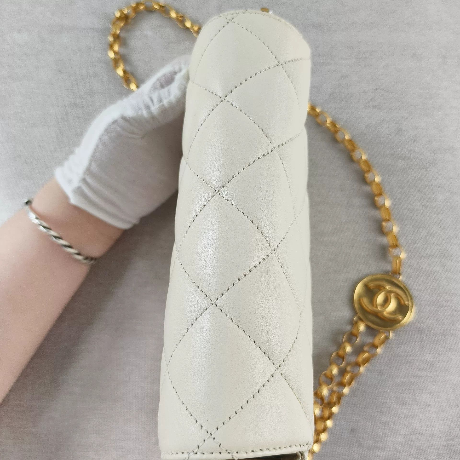 Chanel Pre-loved Bag Very good condition Size ONE SIZE - 5 Thumbnail