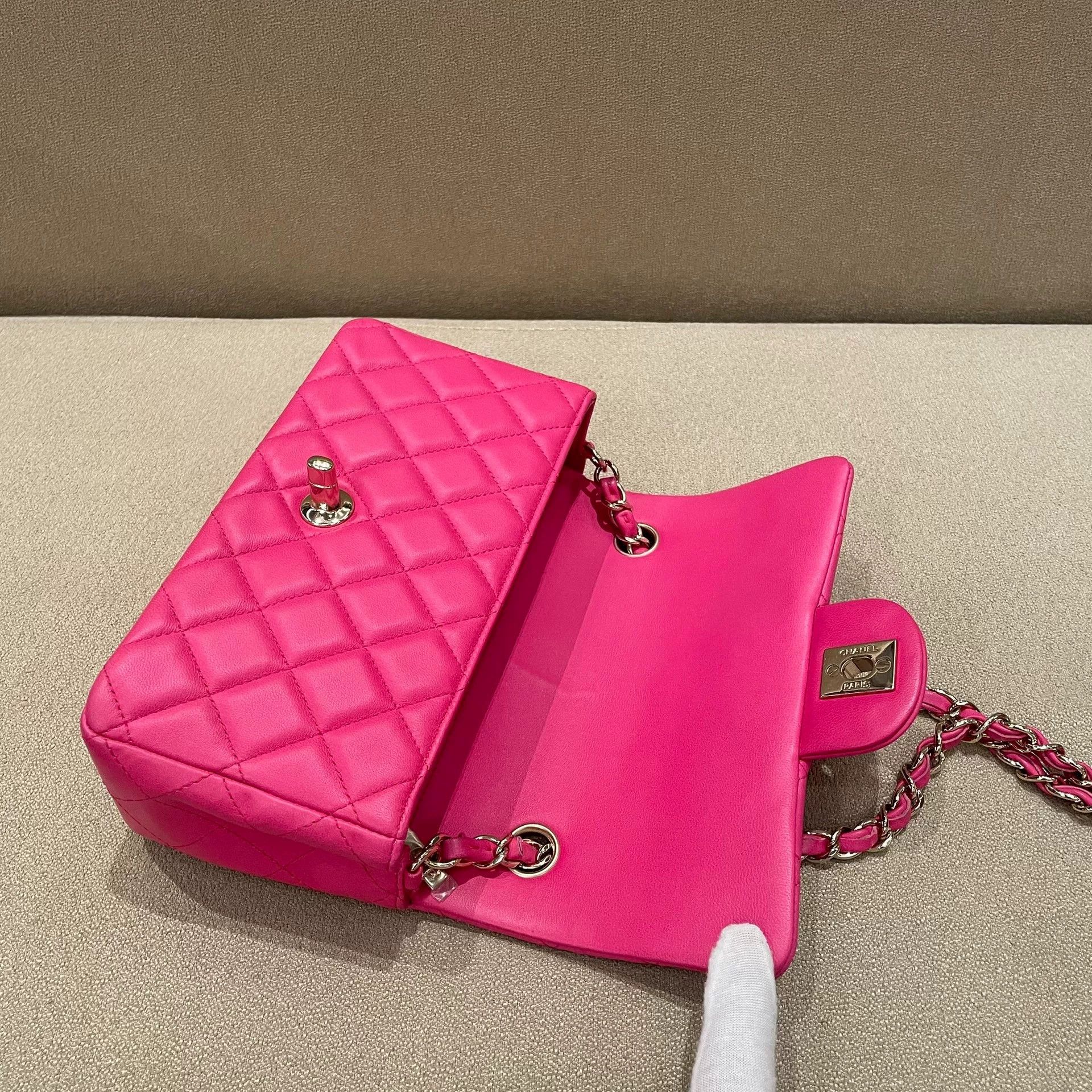 Chanel Pre-loved Bag Very good condition Size ONE SIZE - 7 Thumbnail