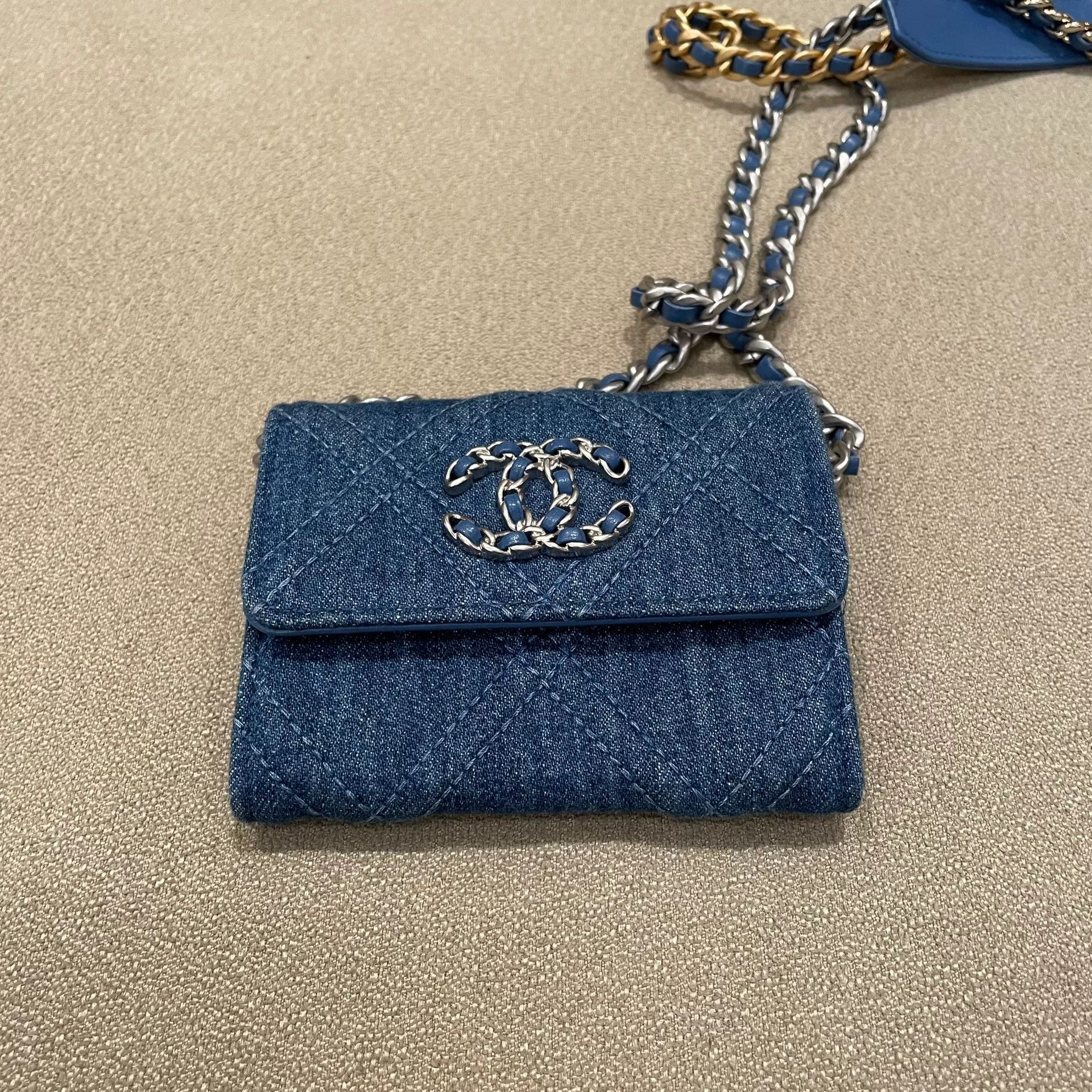 Chanel Pre-loved Bag Very good condition Size ONE SIZE - 6 Thumbnail