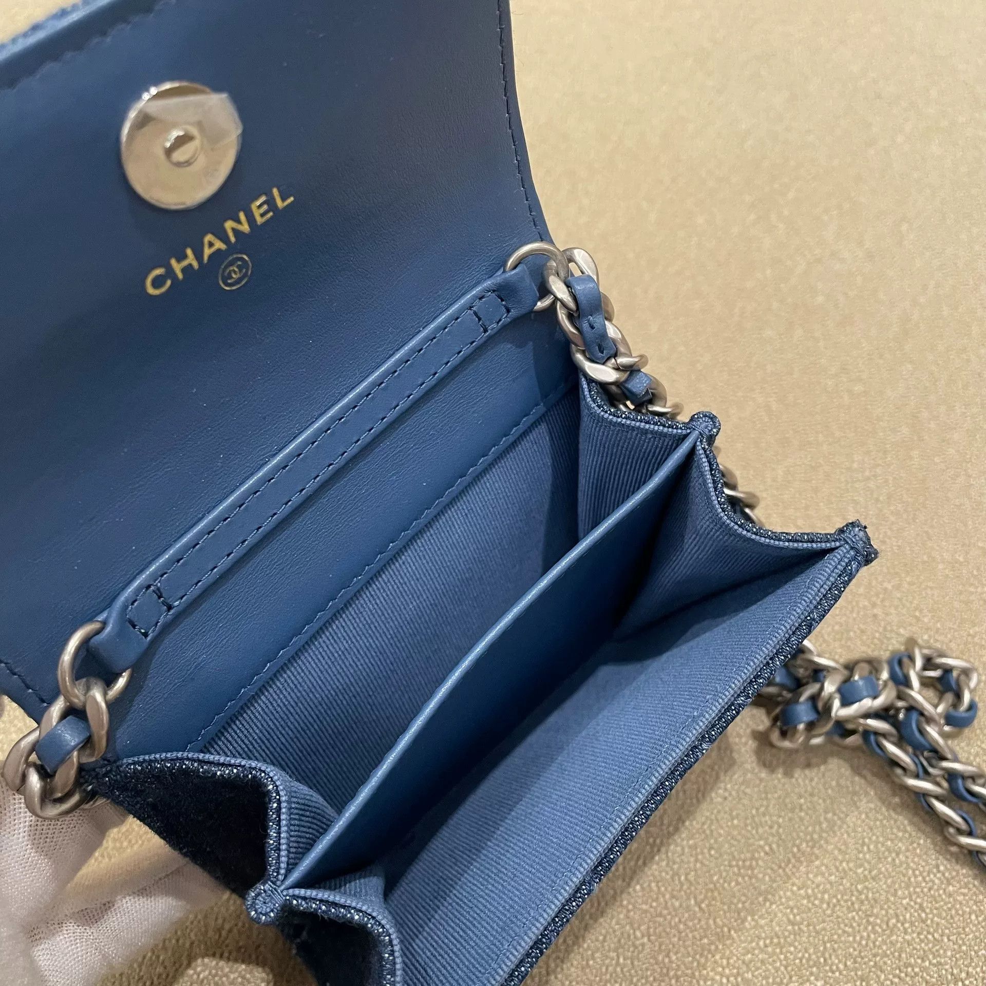 Chanel Pre-loved Bag Very good condition Size ONE SIZE - 7 Thumbnail