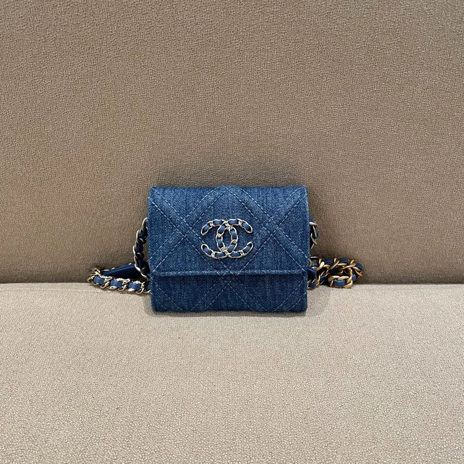 Chanel Pre-loved Bag Very good condition Size ONE SIZE - 2 Thumbnail