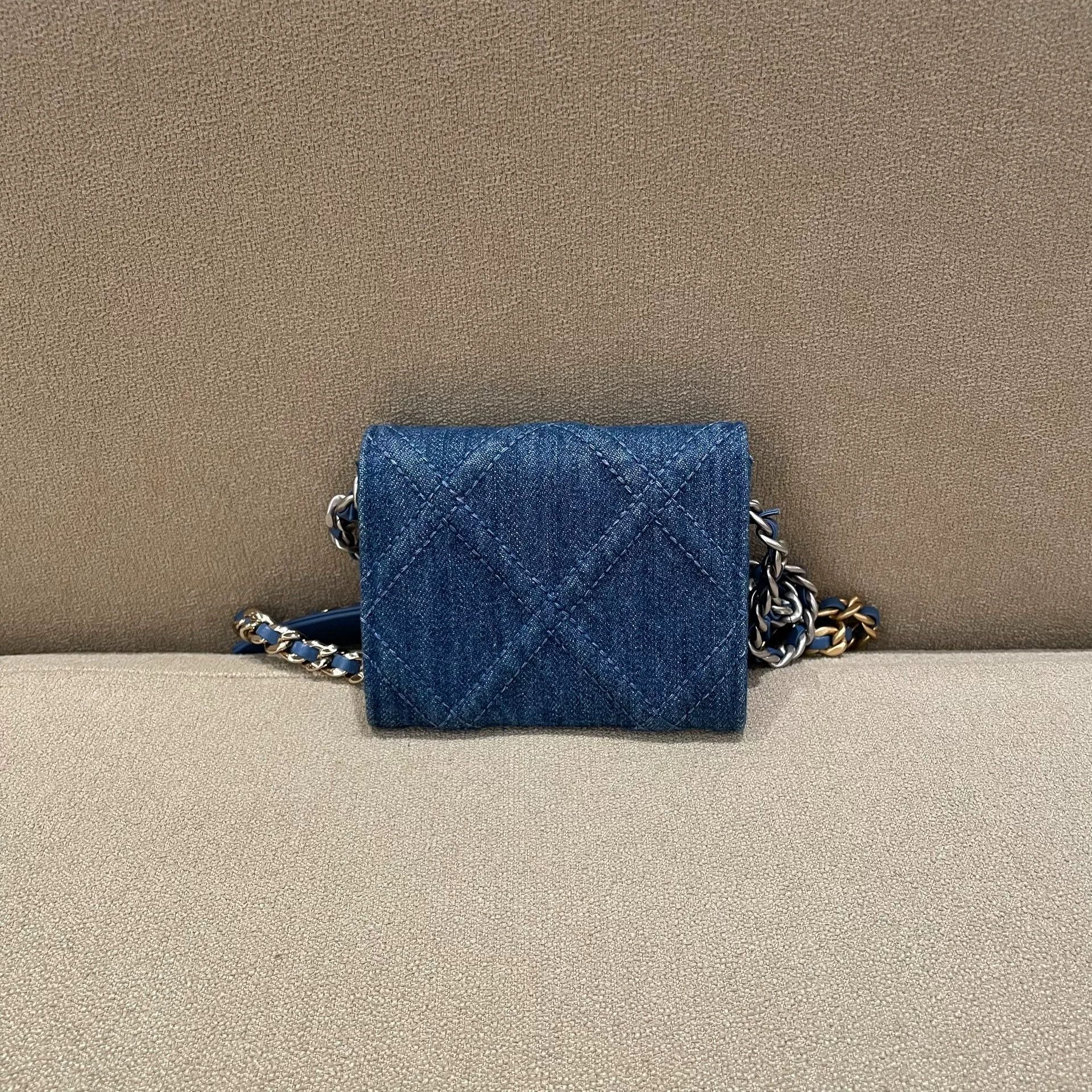 Chanel Pre-loved Bag Very good condition Size ONE SIZE - 3 Thumbnail