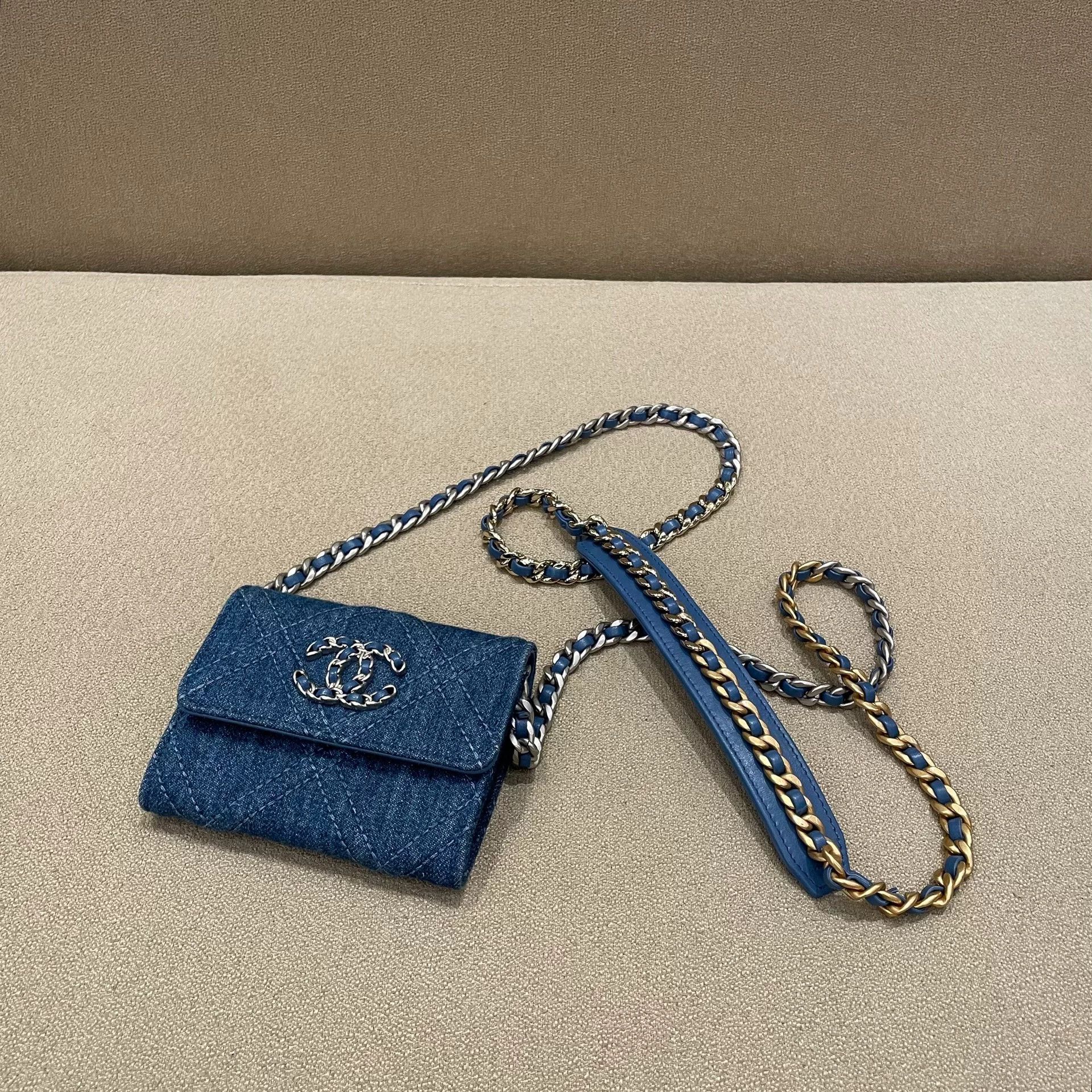 Chanel Pre-loved Bag Very good condition Size ONE SIZE - 8 Thumbnail