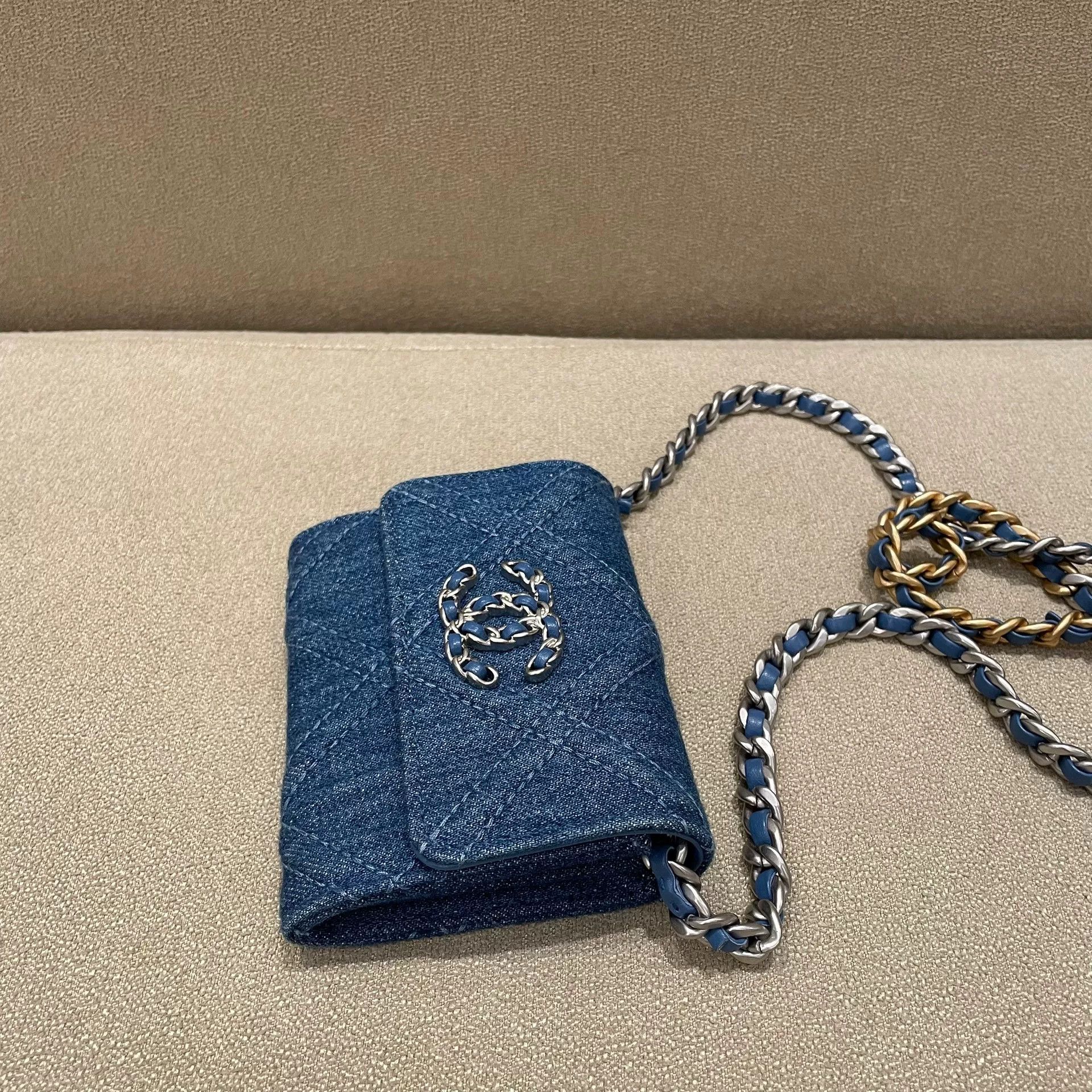 Chanel Pre-loved Bag Very good condition Size ONE SIZE - 4 Thumbnail