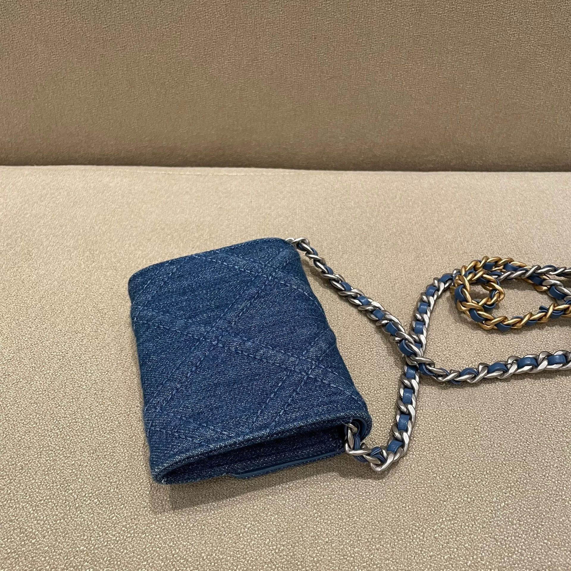Chanel Pre-loved Bag Very good condition Size ONE SIZE - 5 Thumbnail
