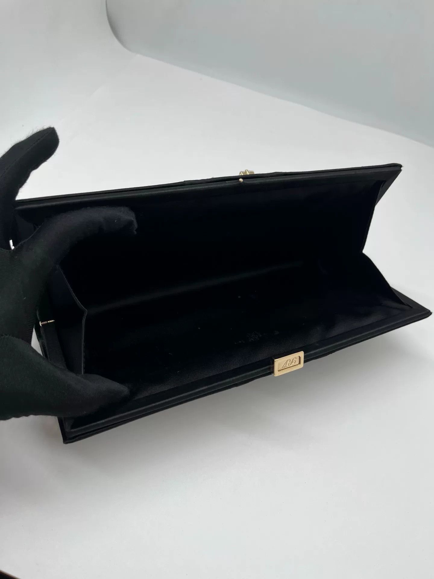 Roger Vivier Pre-loved Bag Very good condition Size ONE SIZE - 9 Thumbnail