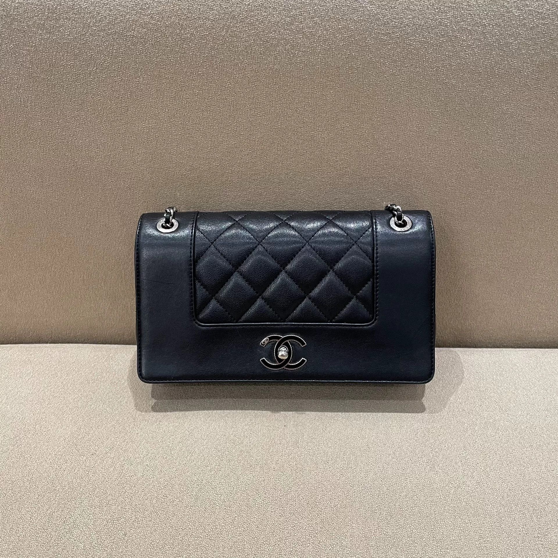 Chanel Pre-loved Bag Very good condition Size ONE SIZE - 2 Thumbnail