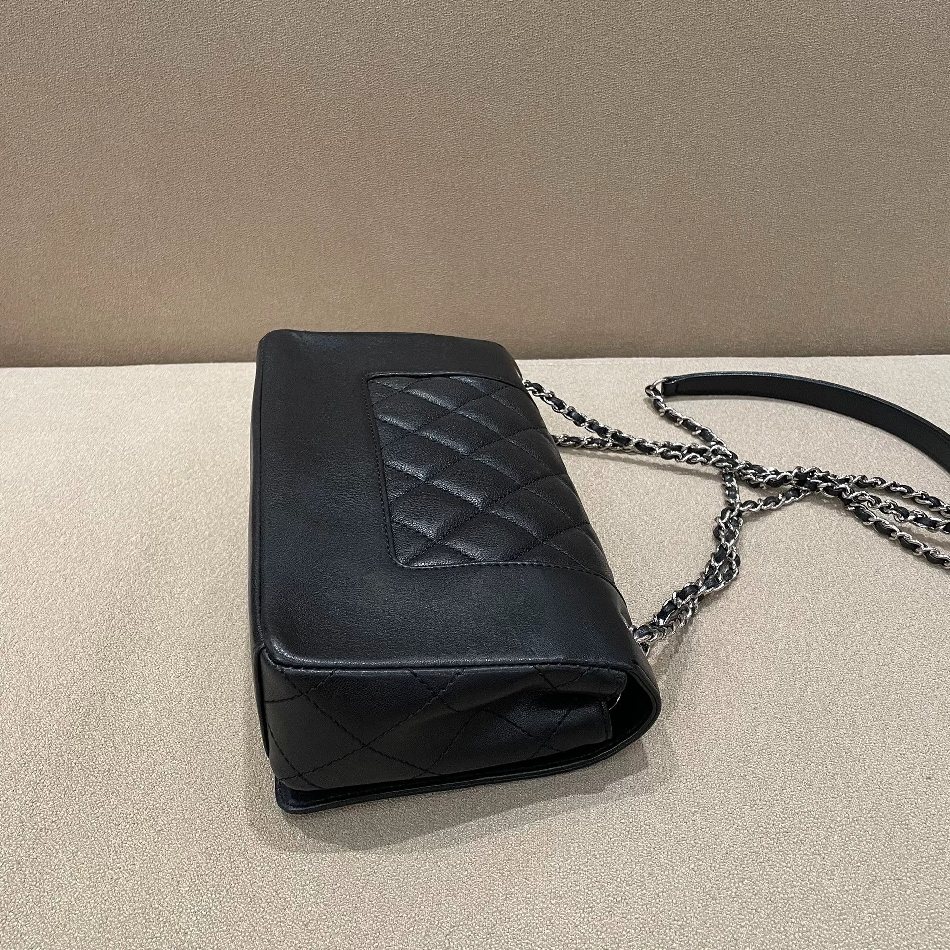 Chanel Pre-loved Bag Very good condition Size ONE SIZE - 5 Thumbnail