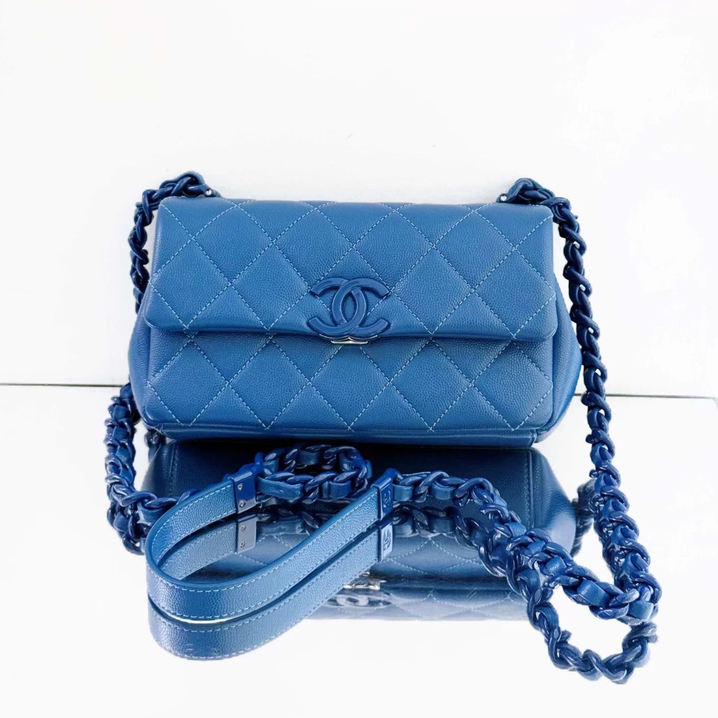 Chanel Pre-loved Bag Very good condition Size ONE SIZE - 2 Thumbnail
