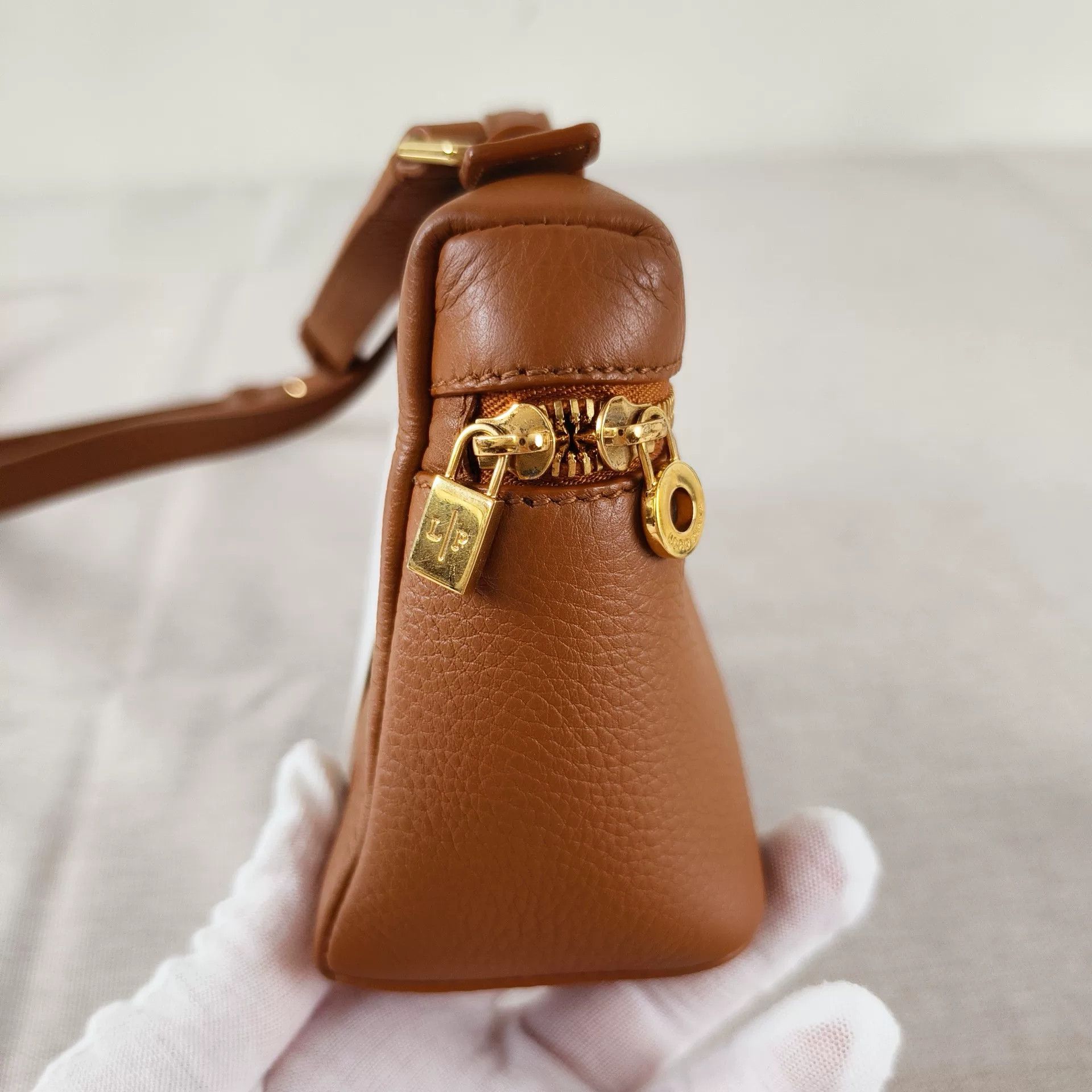 Louis Vuitton Pre-loved Bag Very good condition Size ONE SIZE - 6 Thumbnail