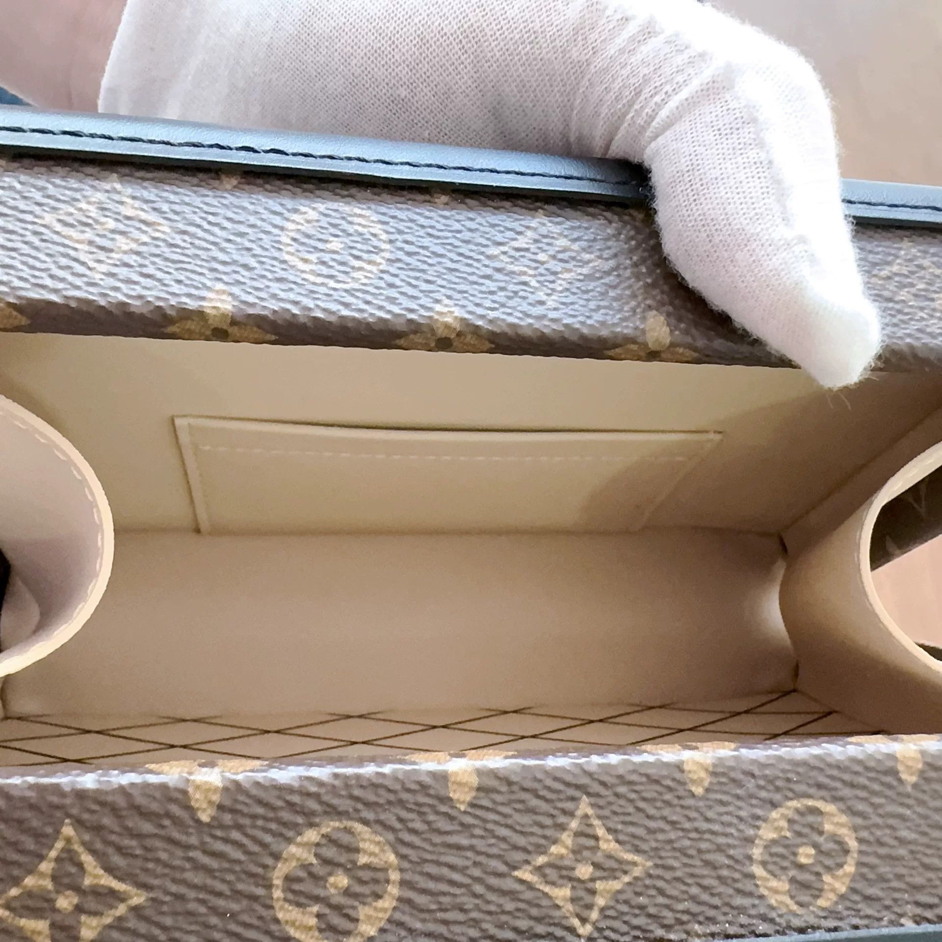 Louis Vuitton Pre-loved Bag Very good condition Size ONE SIZE - 9 Thumbnail