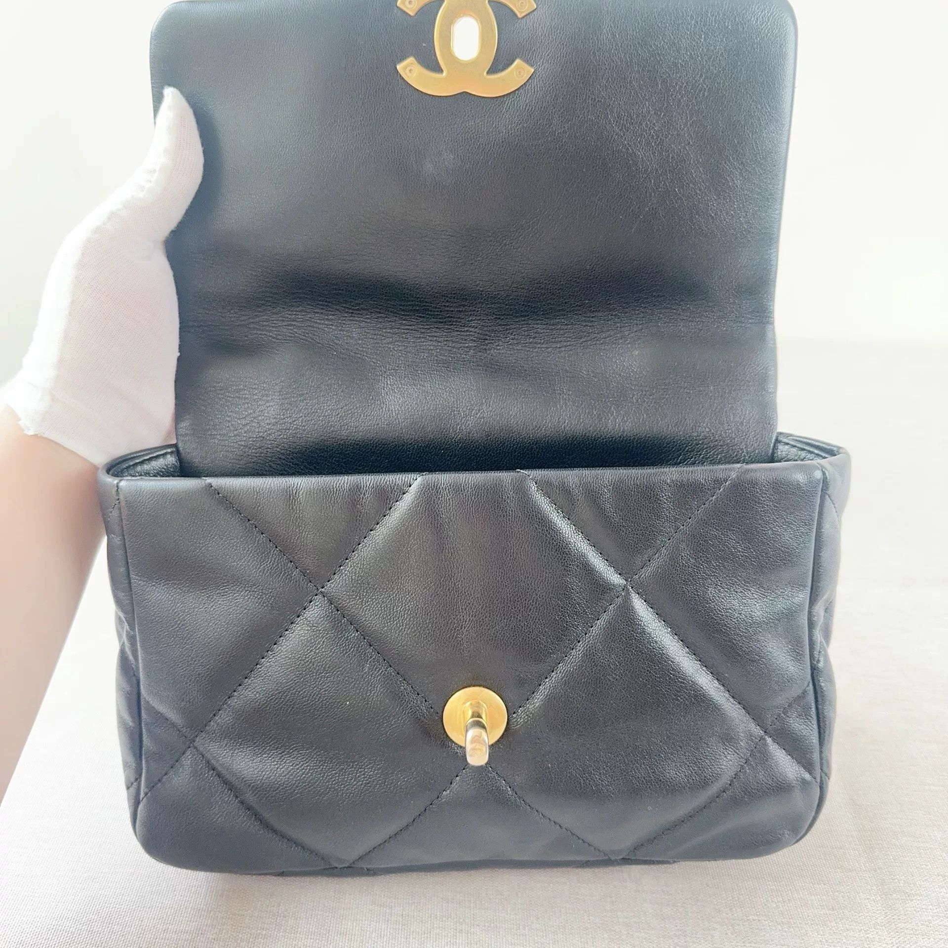 Chanel Pre-loved Bag Very good condition Size ONE SIZE - 6 Thumbnail
