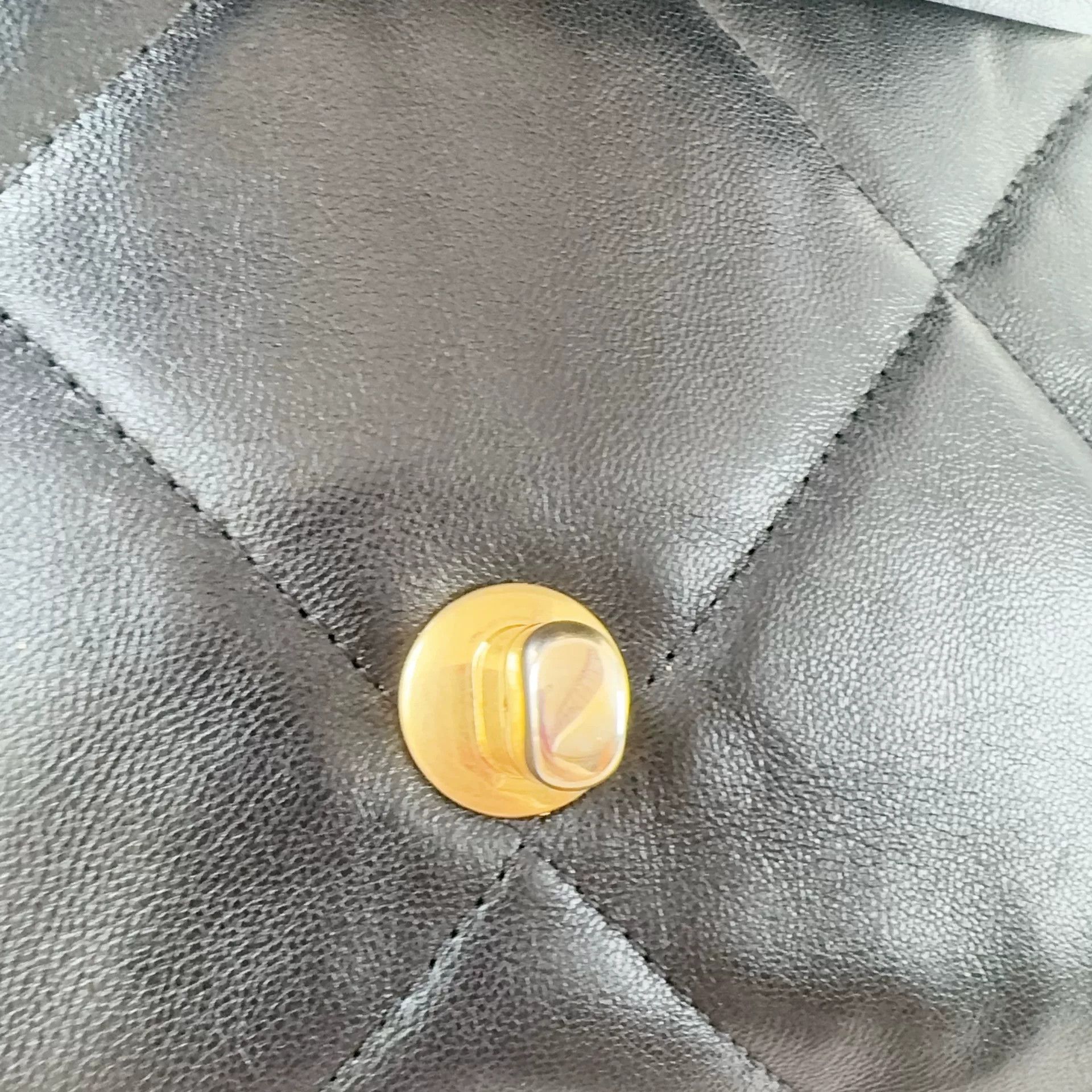 Chanel Pre-loved Bag Very good condition Size ONE SIZE - 9 Thumbnail