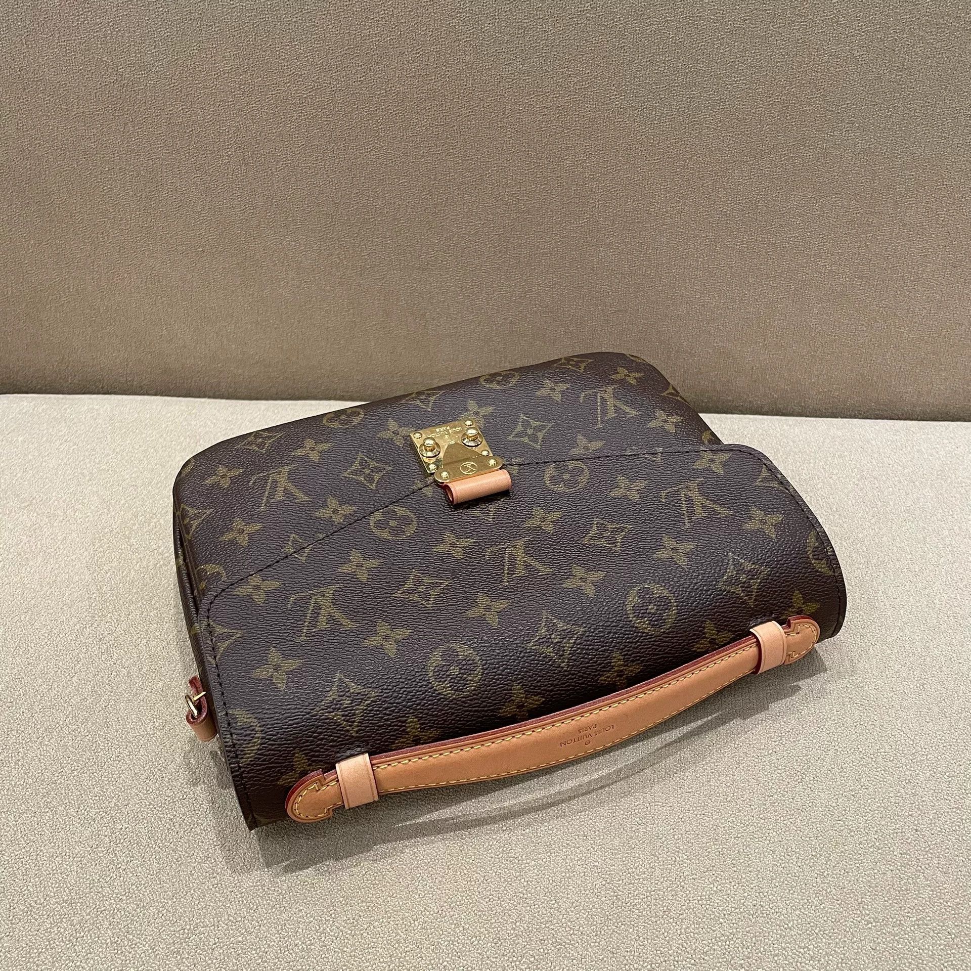 Louis Vuitton Pre-loved Bag Very good condition Size ONE SIZE - 7 Thumbnail