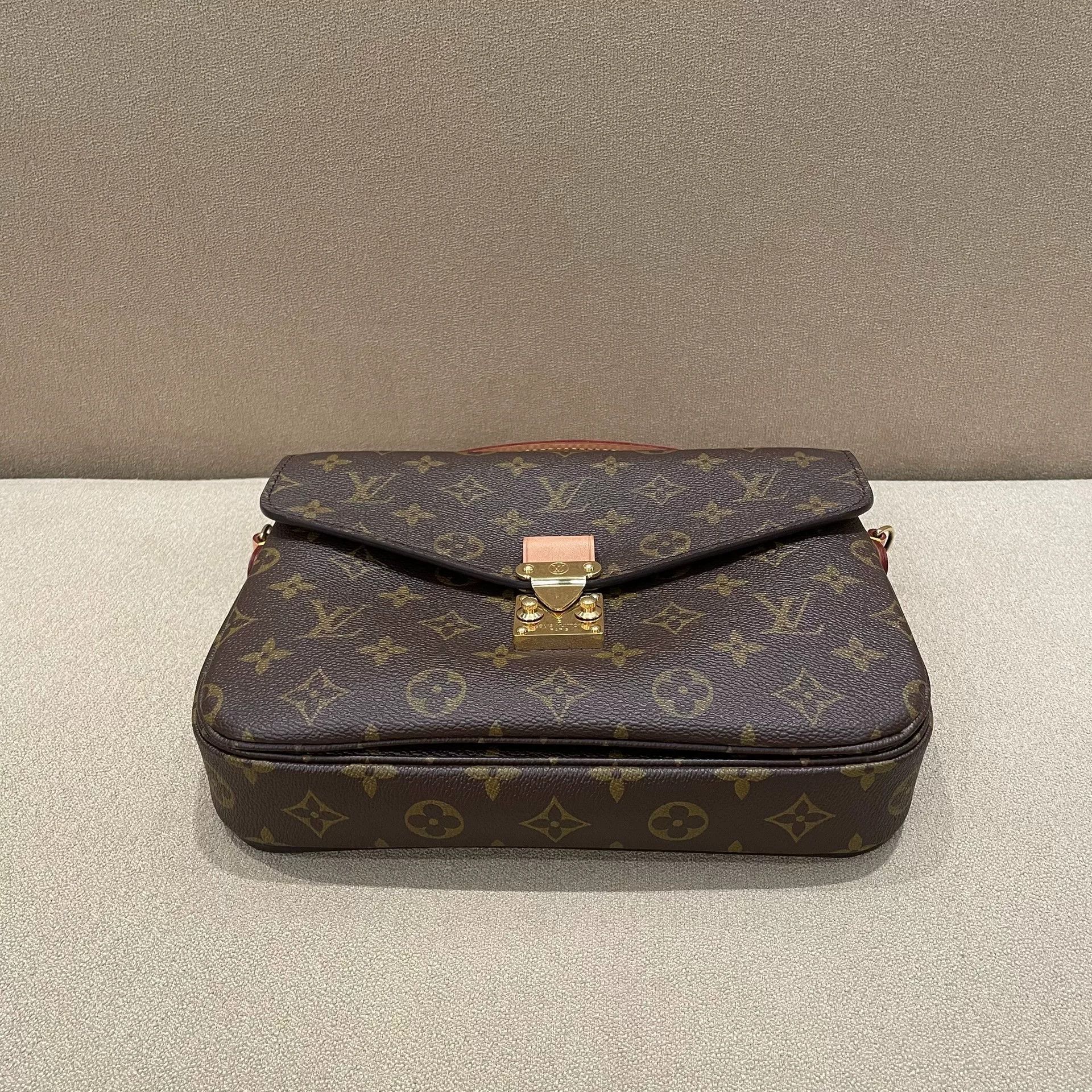 Louis Vuitton Pre-loved Bag Very good condition Size ONE SIZE - 6 Thumbnail
