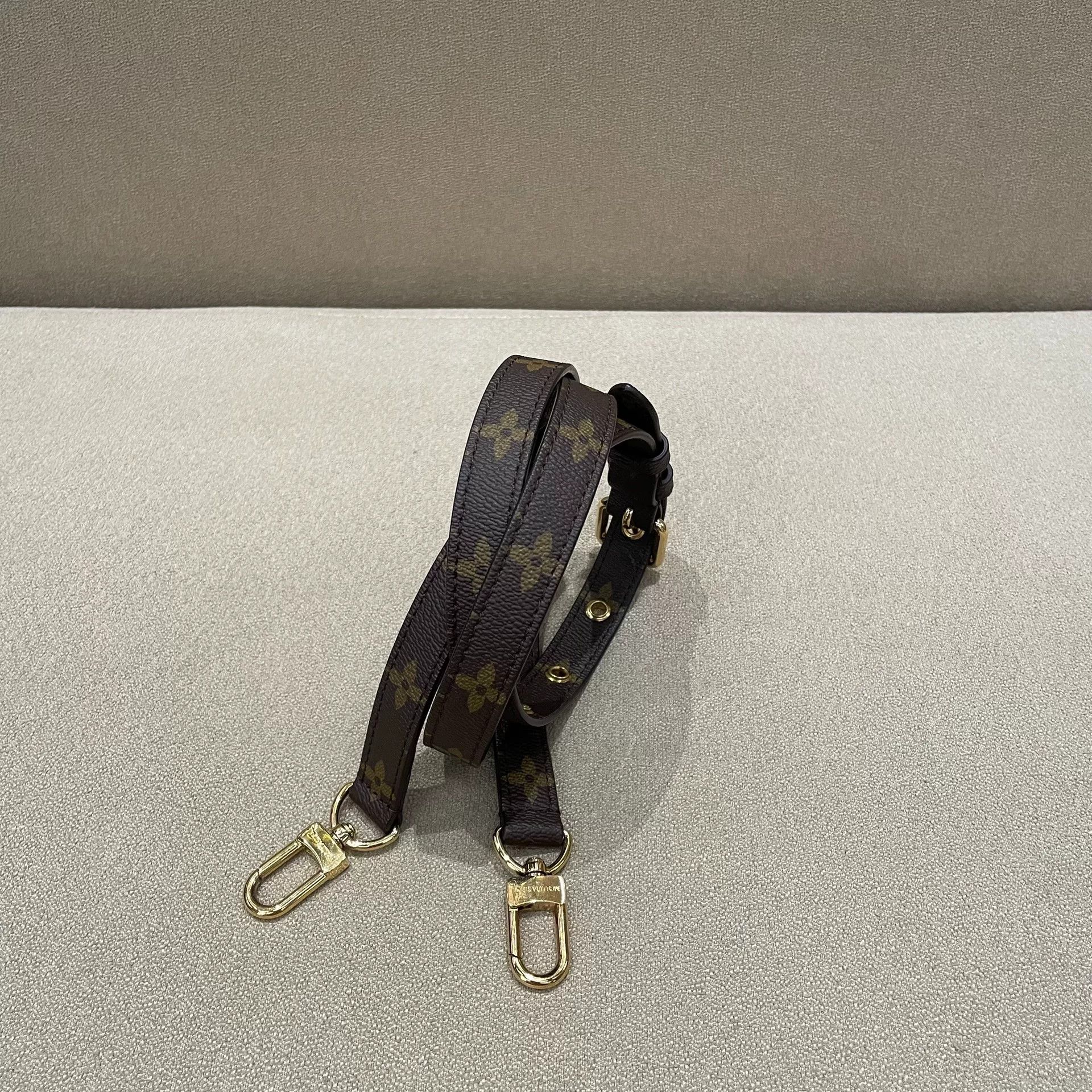 Louis Vuitton Pre-loved Bag Very good condition Size ONE SIZE - 9 Thumbnail