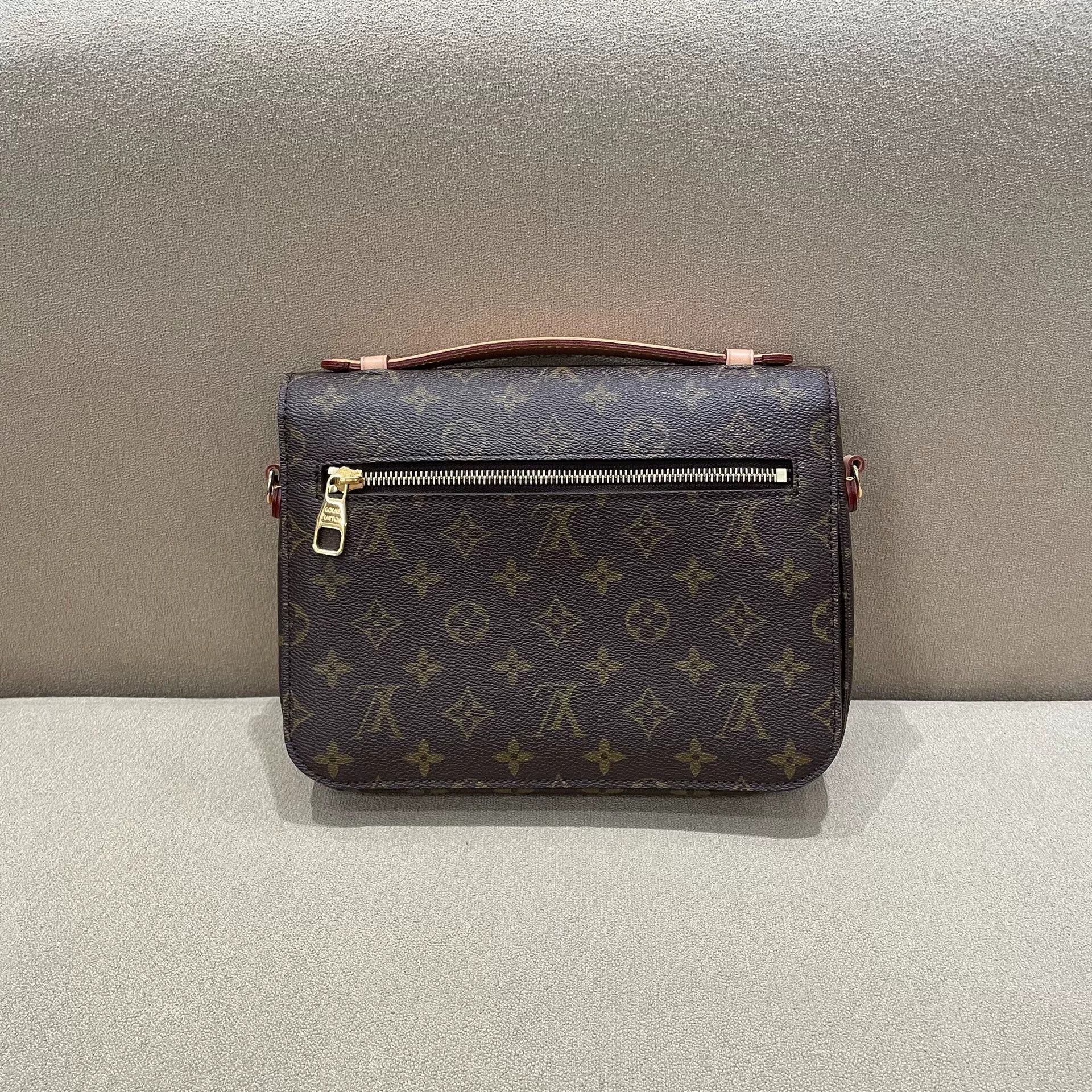 Louis Vuitton Pre-loved Bag Very good condition Size ONE SIZE - 3 Thumbnail
