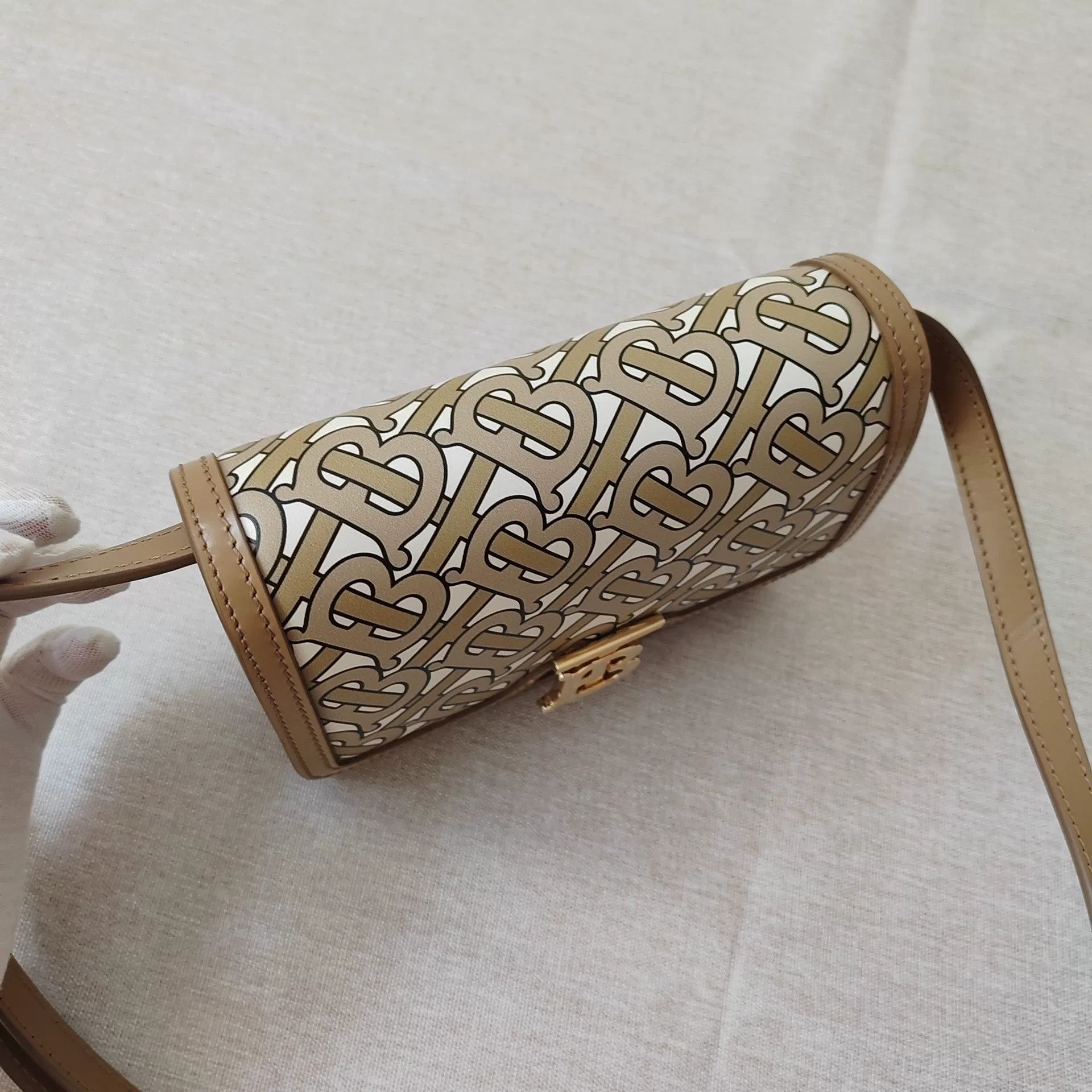 Burberry Pre-loved Bag Very good condition Size ONE SIZE - 6 Thumbnail