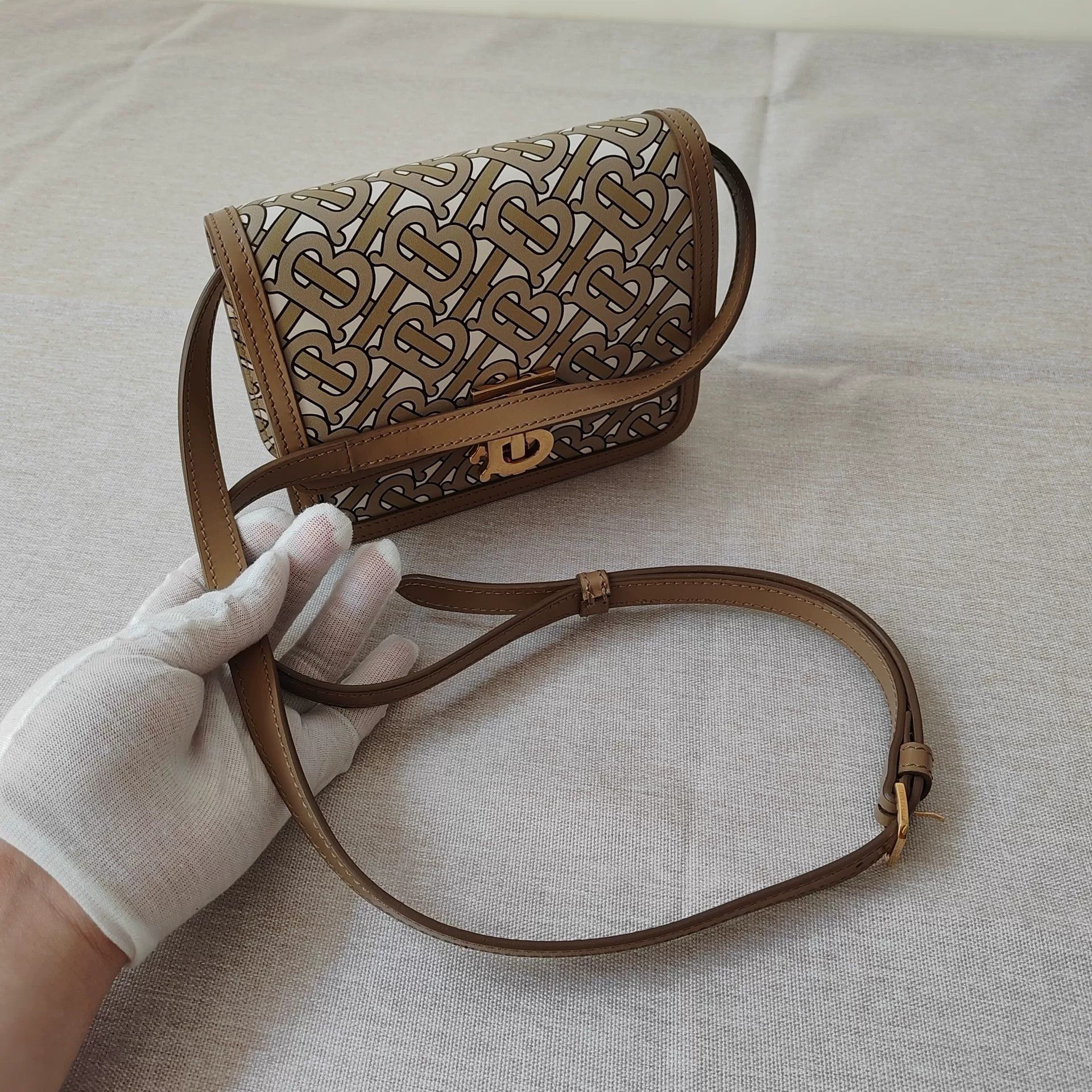 Burberry Pre-loved Bag Very good condition Size ONE SIZE - 2 Thumbnail