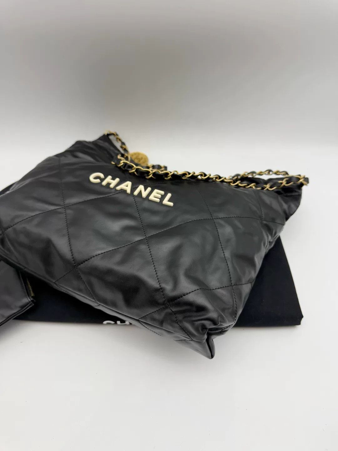 Chanel Pre-loved Bag Very good condition Size ONE SIZE - 4 Thumbnail