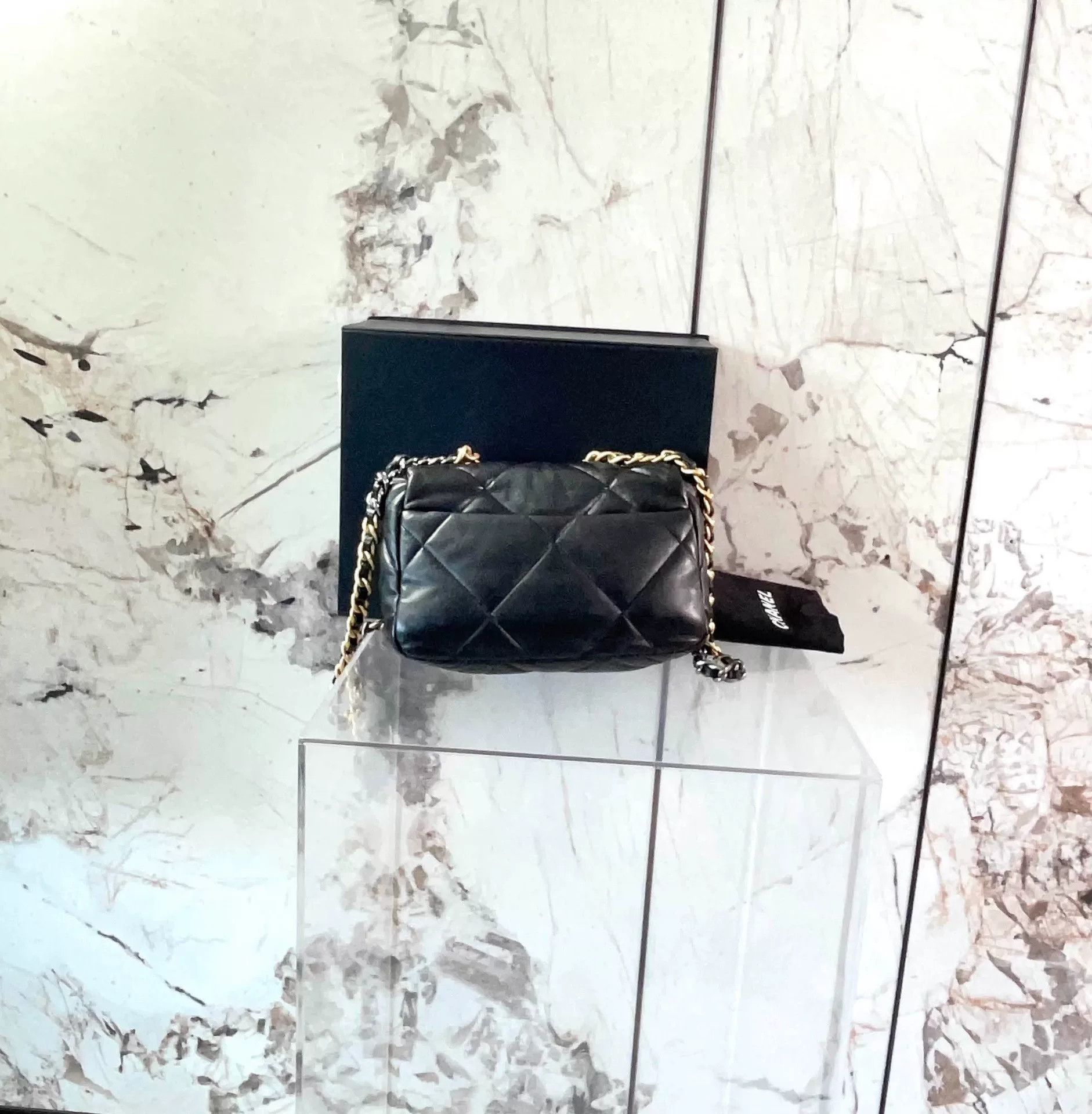 Chanel Pre-loved Bag Very good condition Size ONE SIZE - 2 Thumbnail