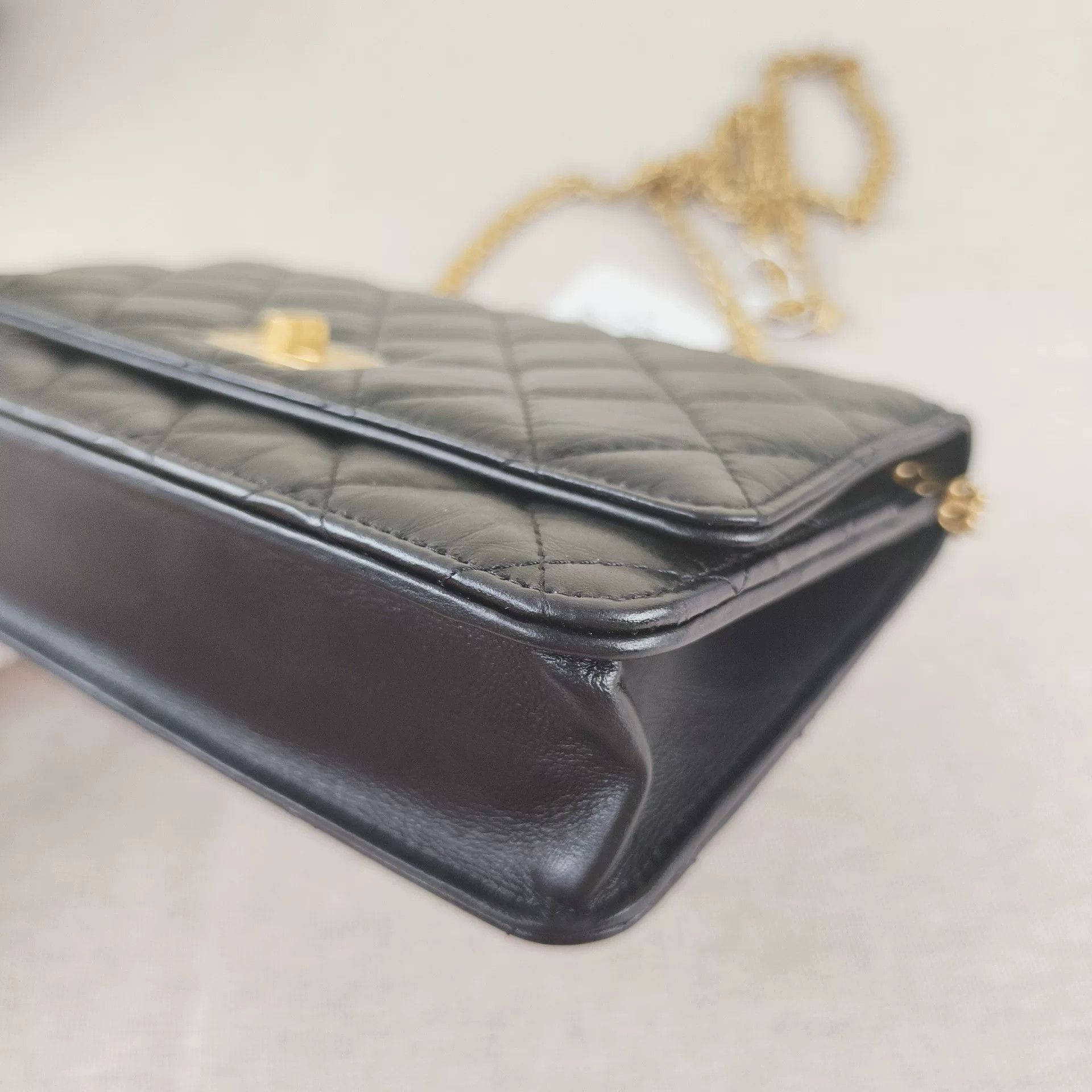 Chanel Pre-loved Bag Very good condition Size ONE SIZE - 4 Thumbnail