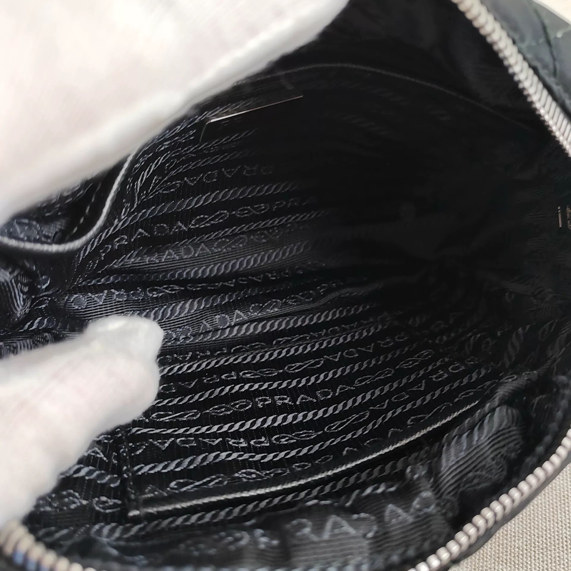 Prada Pre-loved Bag Very good condition Size ONE SIZE - 9 Thumbnail
