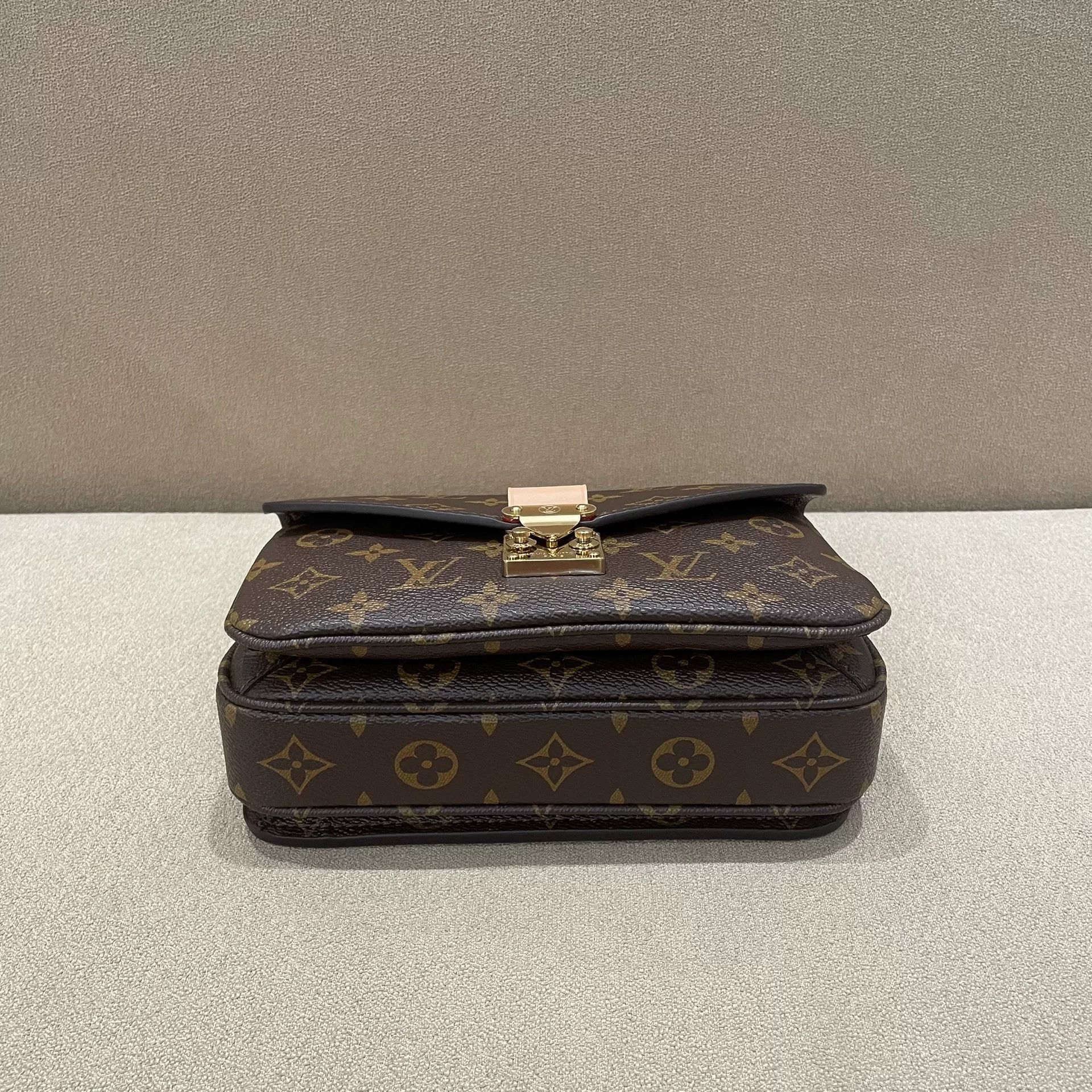 Louis Vuitton Pre-loved Bag Brand new condition Size ONE SIZE - 6 Thumbnail