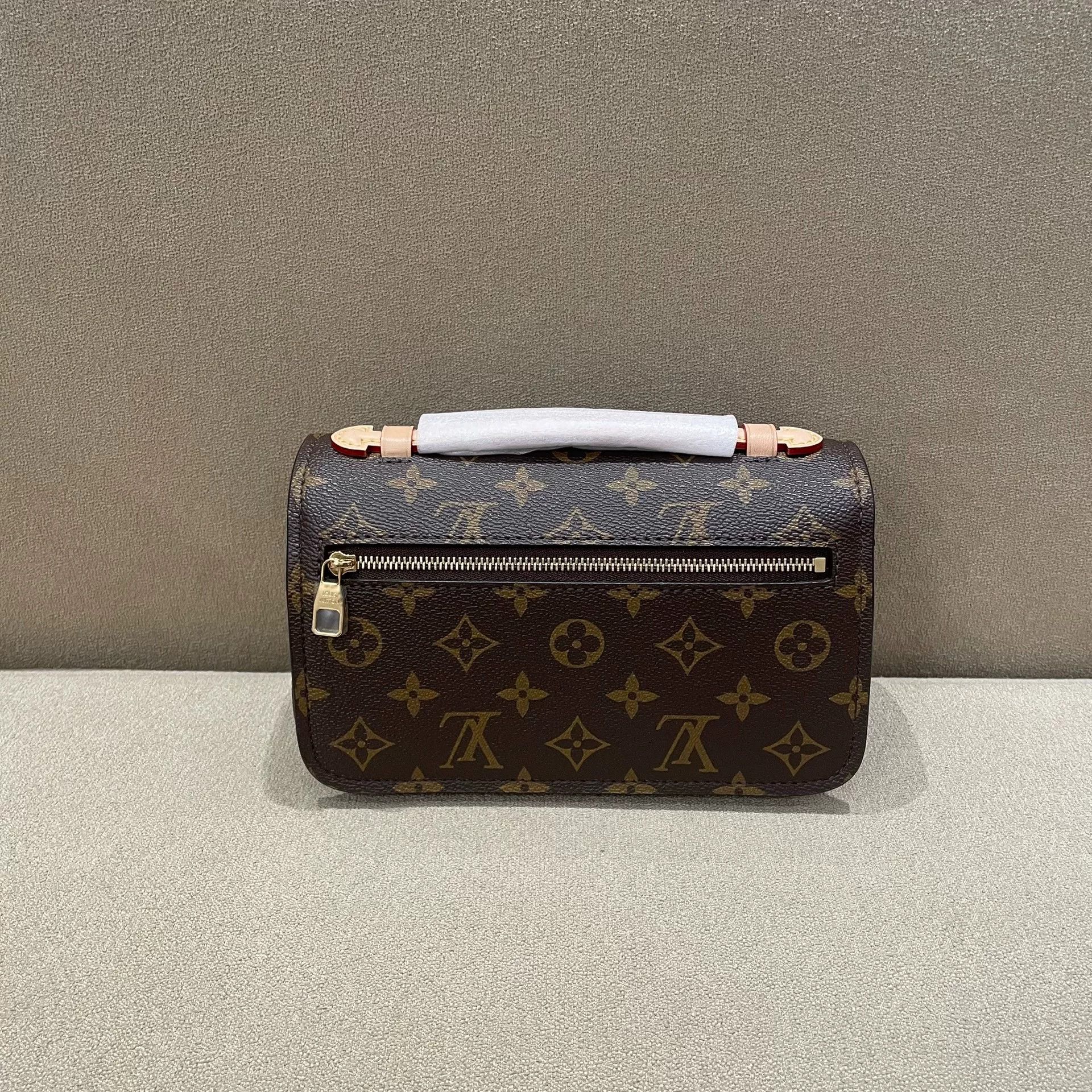 Louis Vuitton Pre-loved Bag Brand new condition Size ONE SIZE - 3 Thumbnail