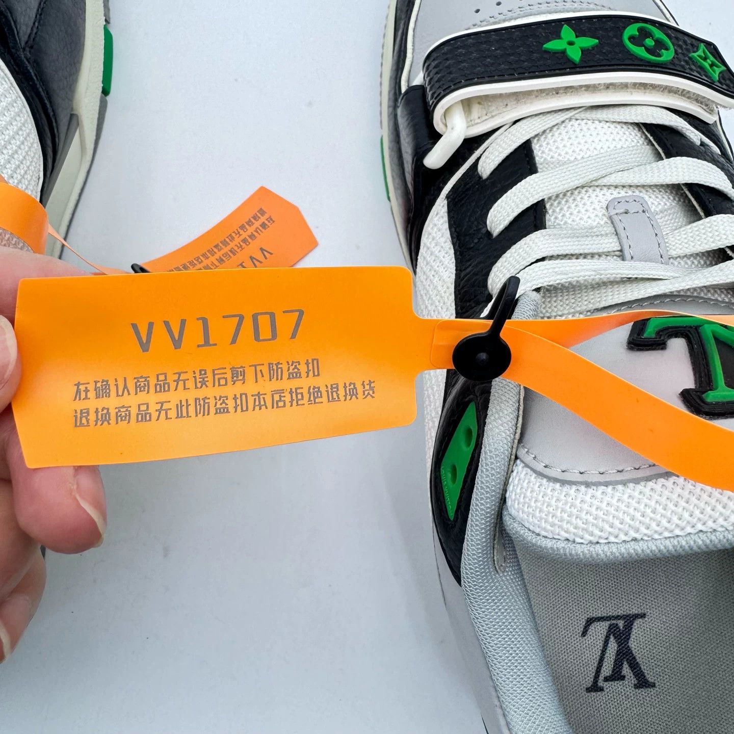 Louis Vuitton LV Black Green Velcro Trainer Size 43 Size US 10 / EU 43 - 8 Thumbnail