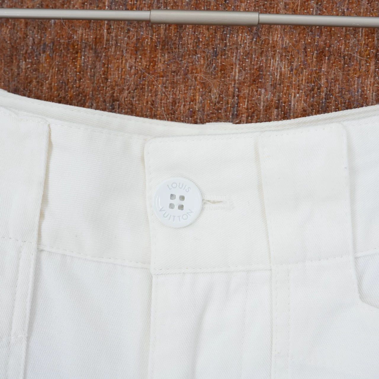 Louis Vuitton Louis Vuitton White Pocket Denim Shorts Size US 27 - 3 Thumbnail