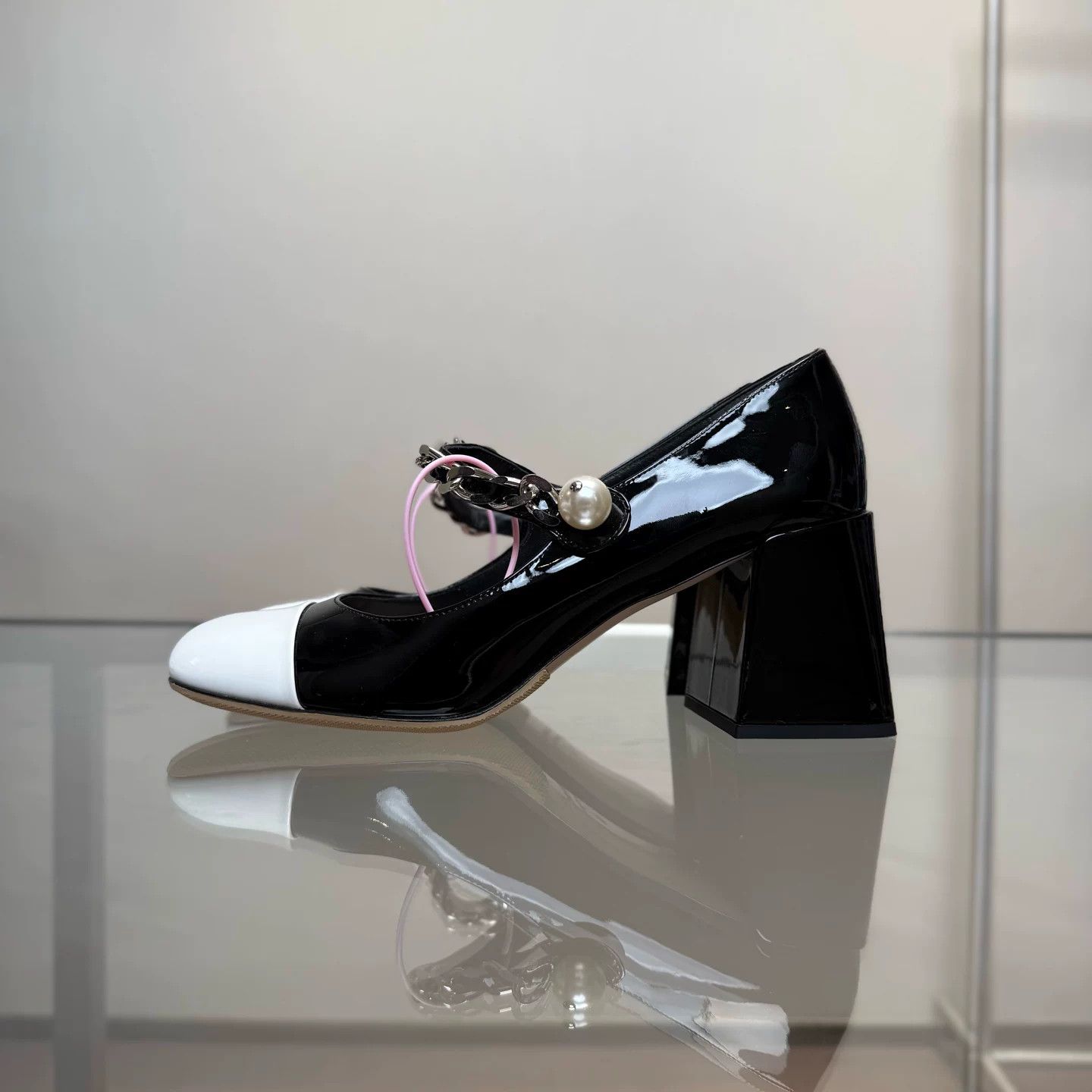 Miu Miu Miu Miu Black White Patent Pearl Mary Jane Heels Size US 5 / IT 35 - 3 Thumbnail