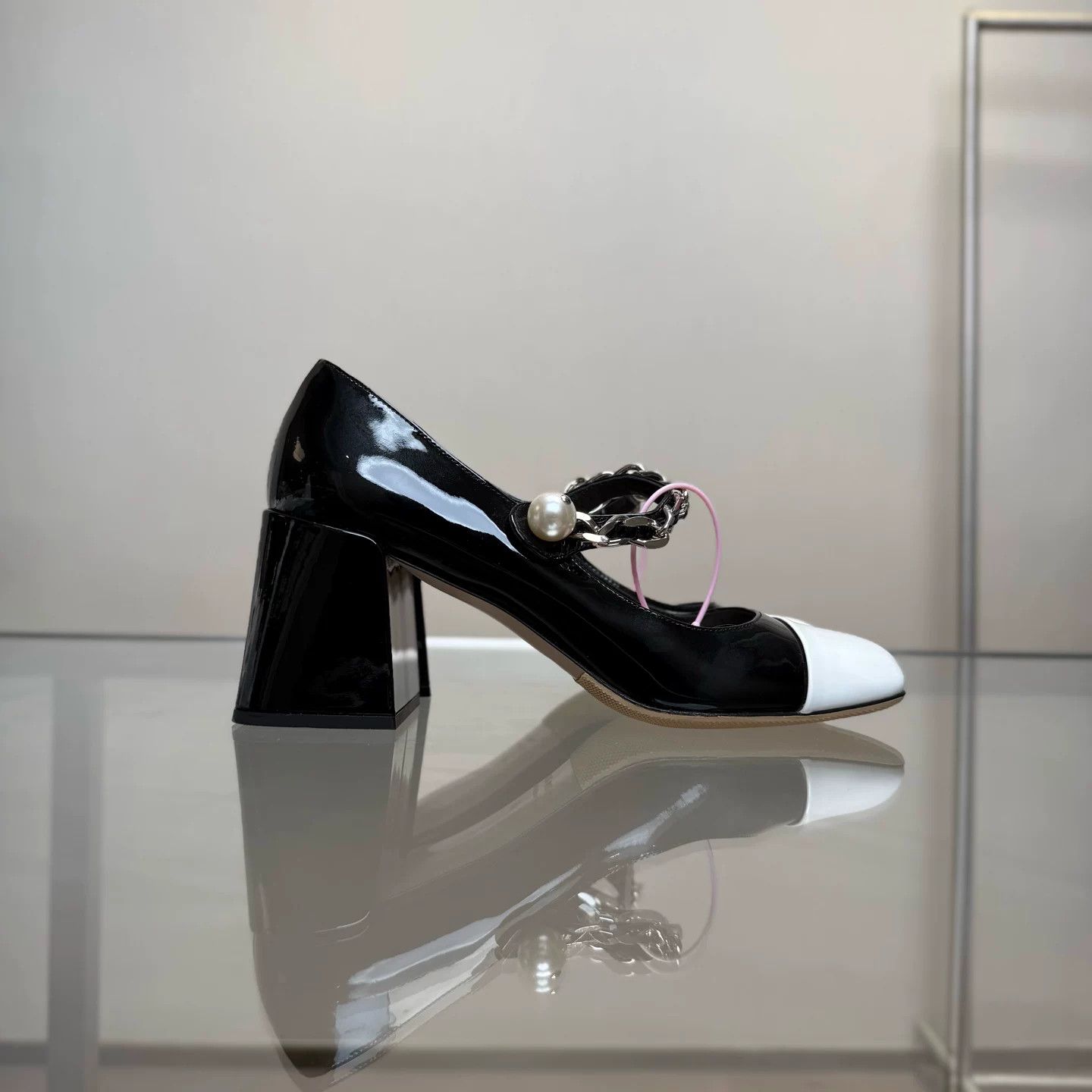Miu Miu Miu Miu Black White Patent Pearl Mary Jane Heels Size US 5 / IT 35 - 5 Thumbnail