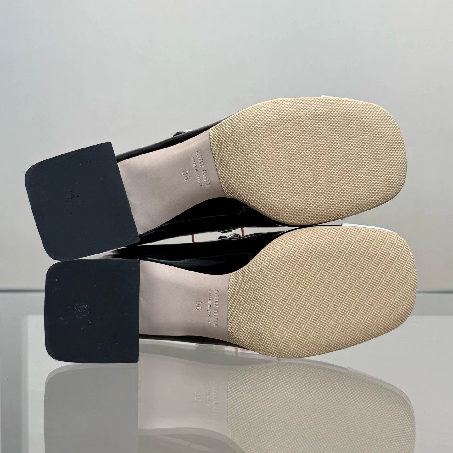 Miu Miu Miu Miu Black White Patent Pearl Mary Jane Heels Size US 5 / IT 35 - 7 Thumbnail